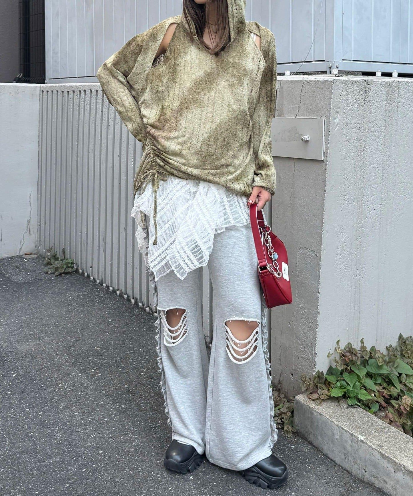 肩部開衩條紋印花連帽衫