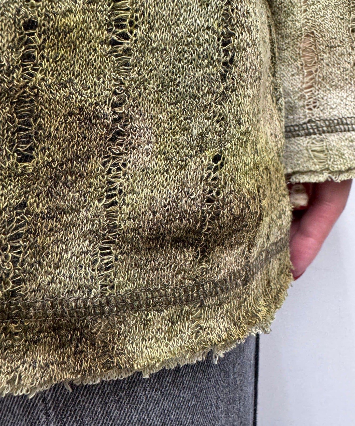 肩部開衩條紋印花連帽衫