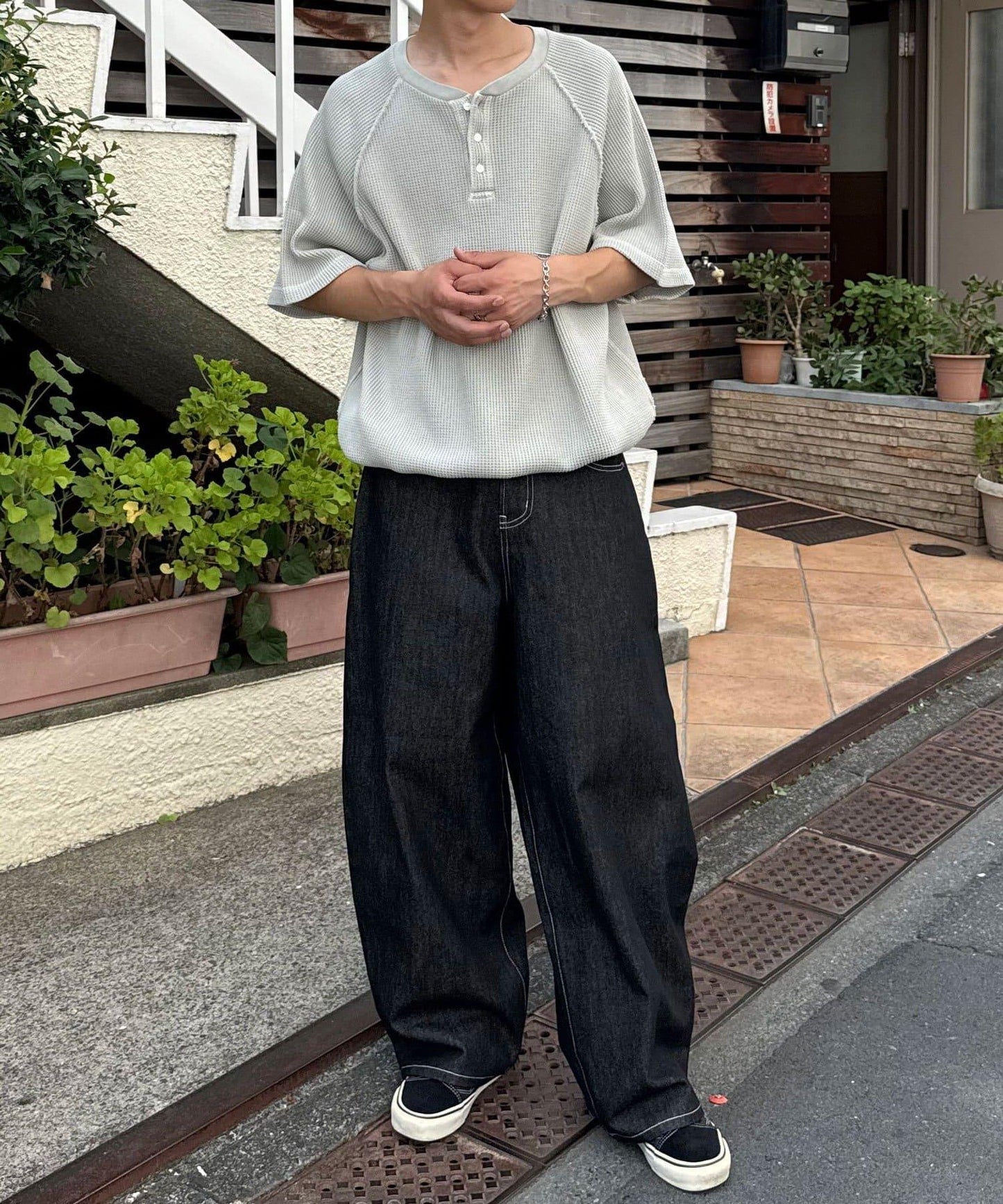 顏料呢華夫餅亨利領T恤