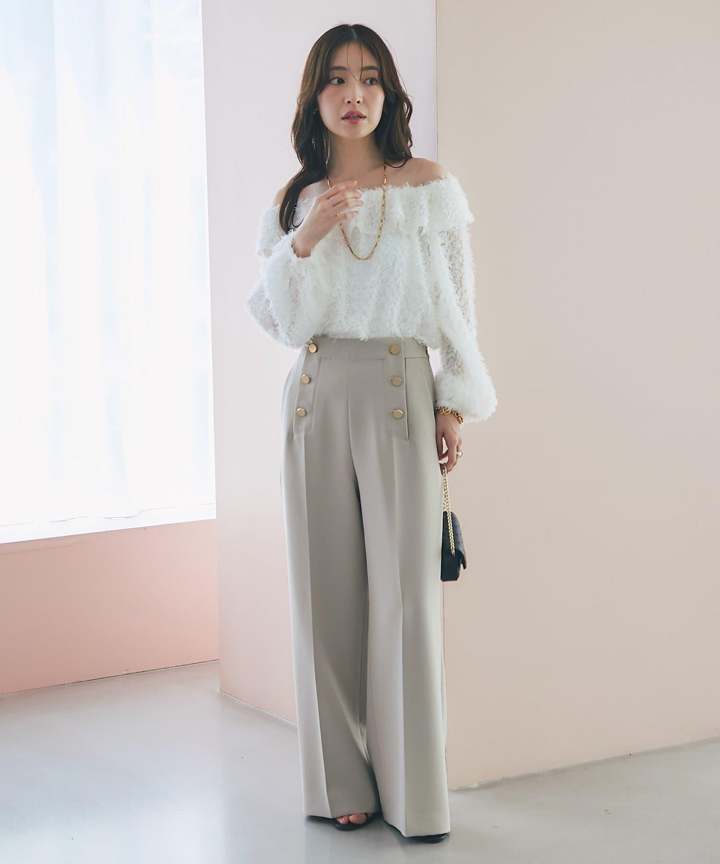 閃光羽毛提花荷葉領襯衫