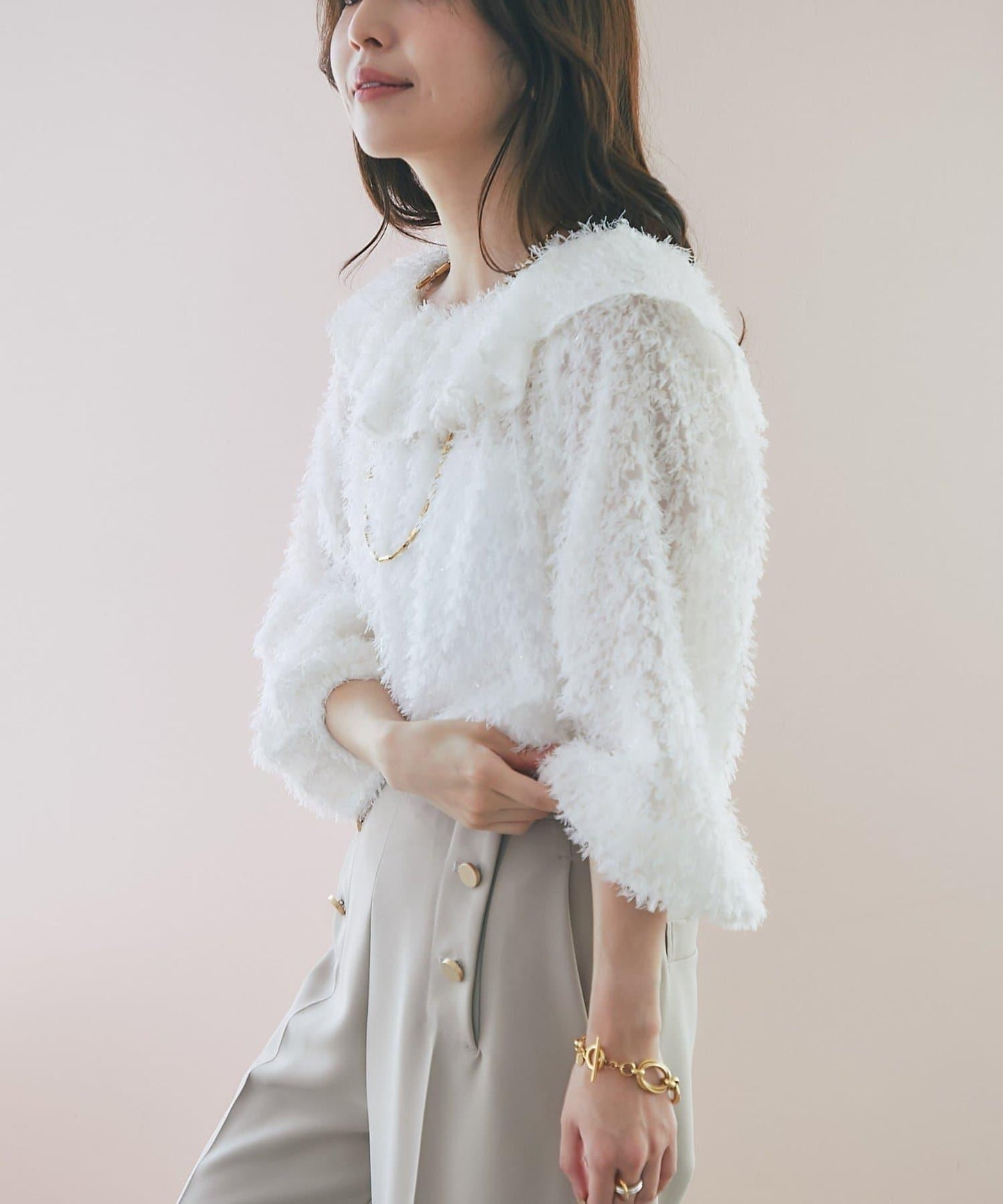 閃光羽毛提花荷葉領襯衫