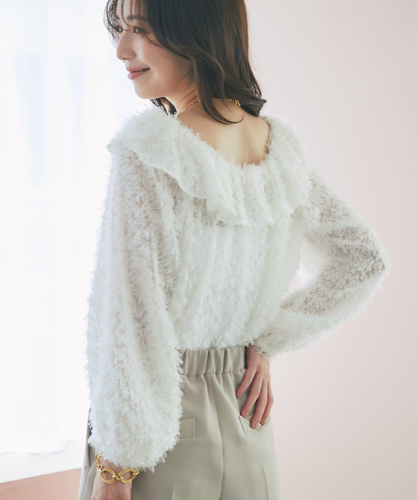 閃光羽毛提花荷葉領襯衫