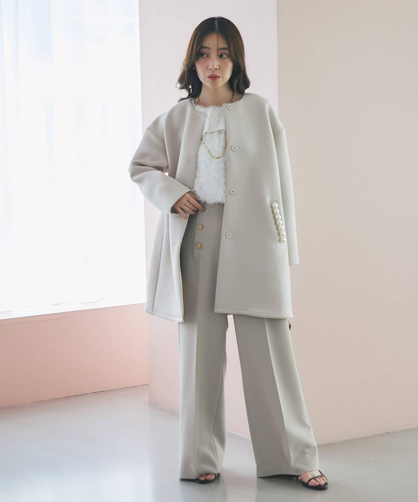 閃光羽毛提花荷葉領襯衫