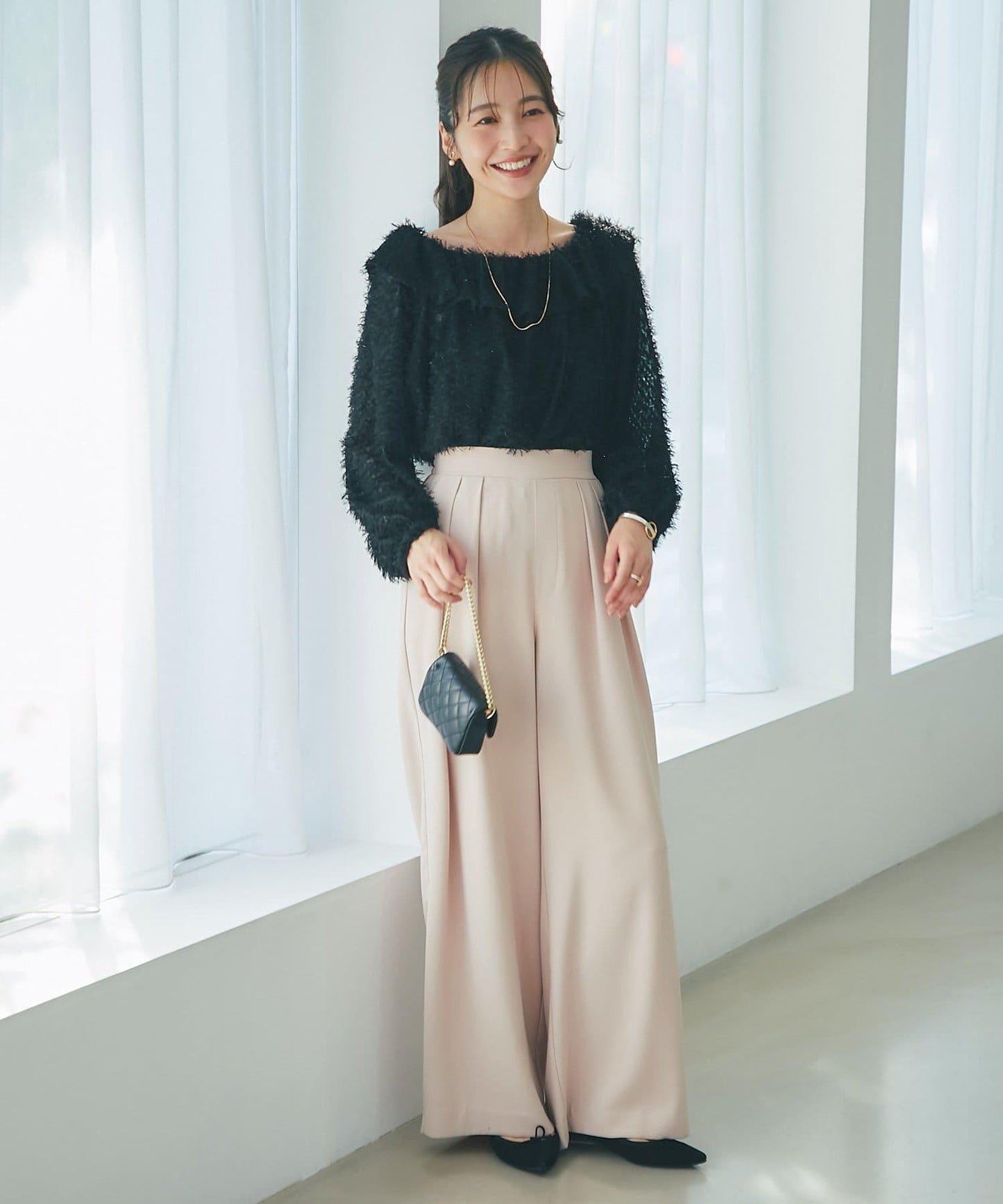 閃光羽毛提花荷葉領襯衫