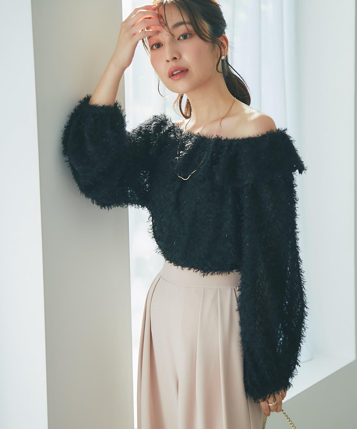 閃光羽毛提花荷葉領襯衫