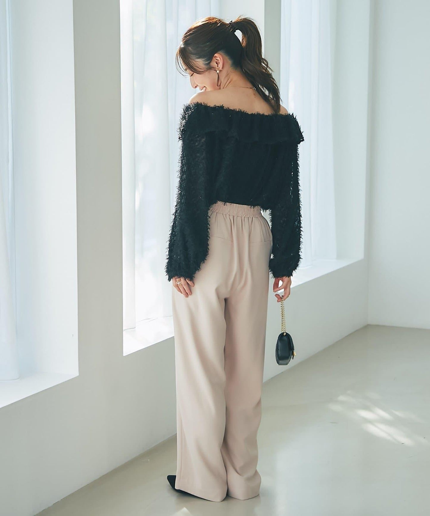 閃光羽毛提花荷葉領襯衫