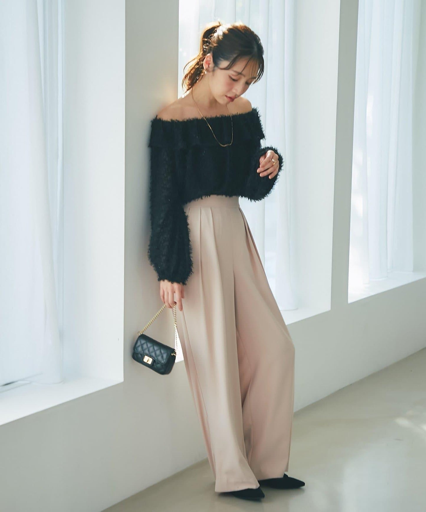 閃光羽毛提花荷葉領襯衫