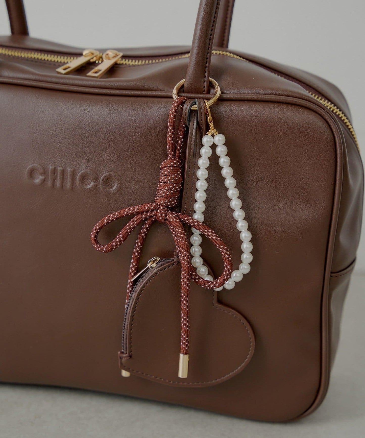 【2尺寸】帶吊墜的方形波士頓包