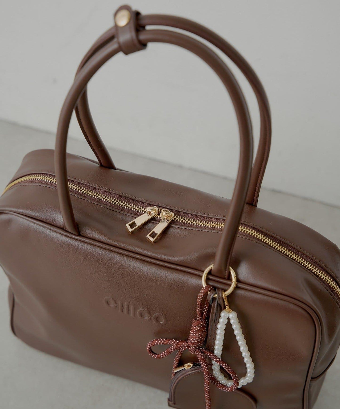 【2尺寸】帶吊墜的方形波士頓包