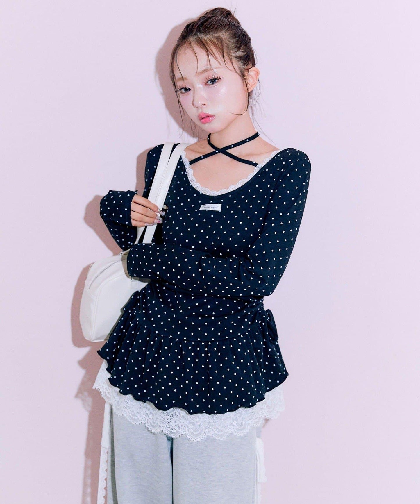 下襬蕾絲吊帶上衣