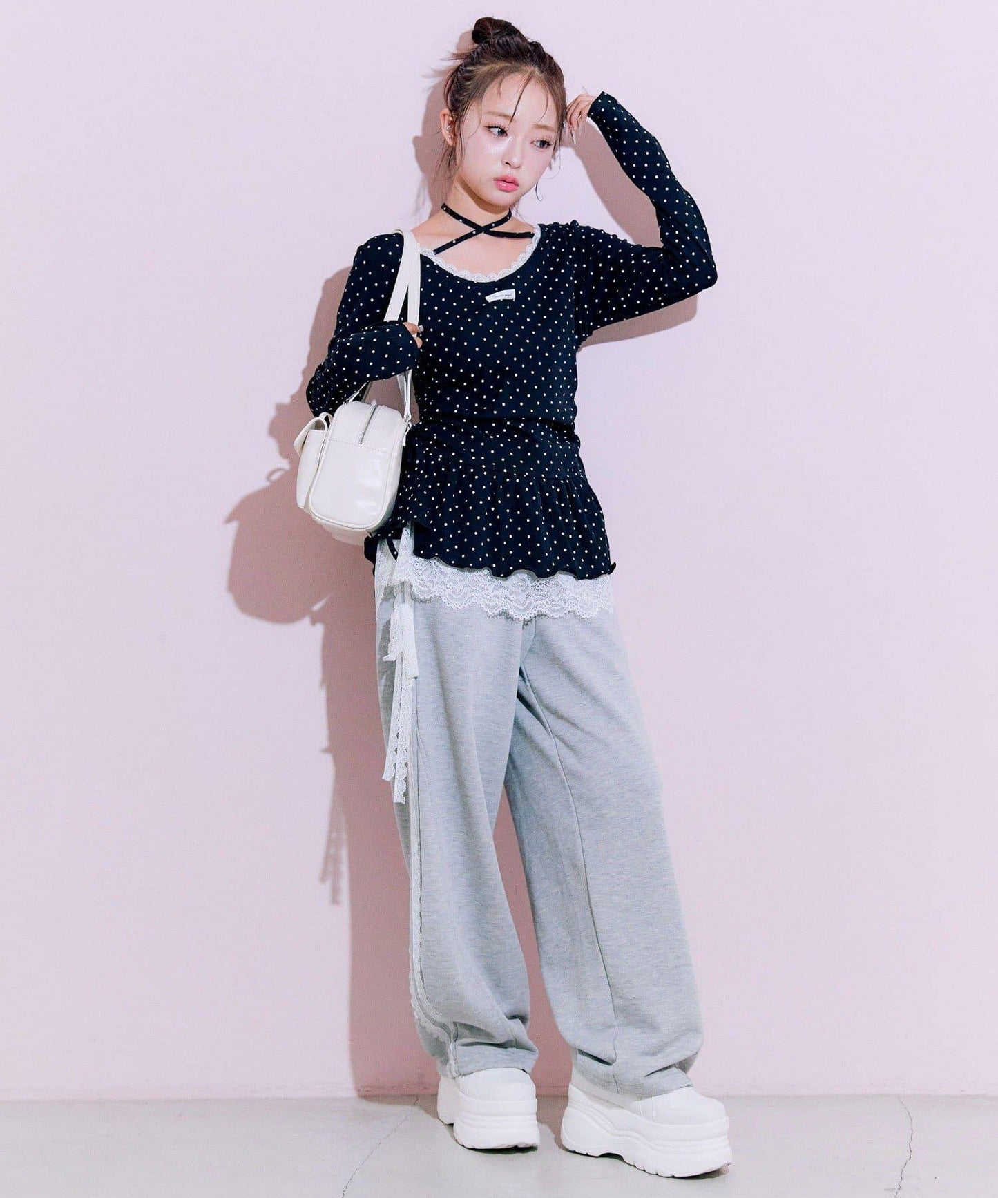 下襬蕾絲吊帶上衣