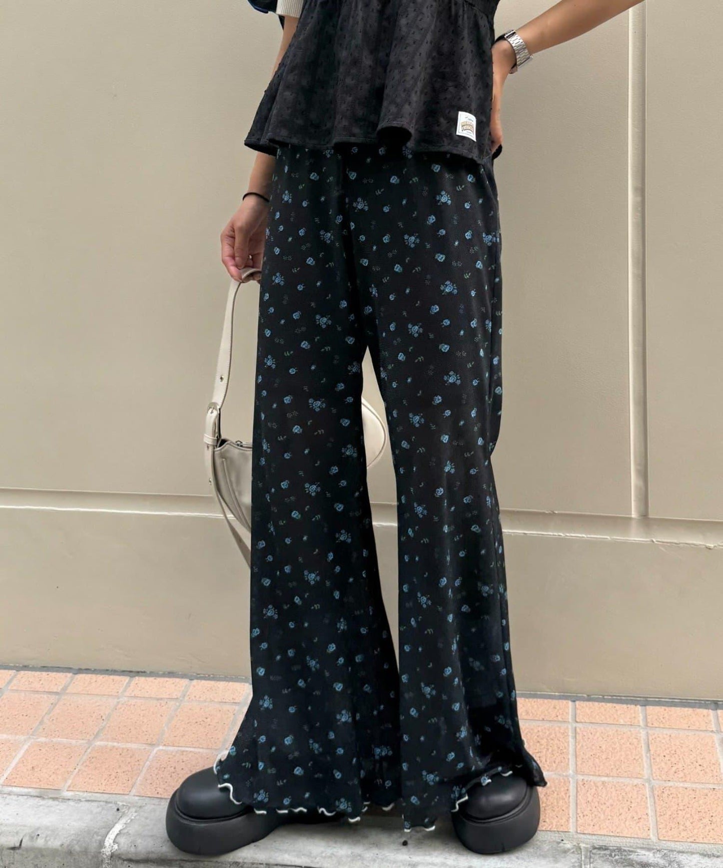 H.S款式絨布印花喇叭褲