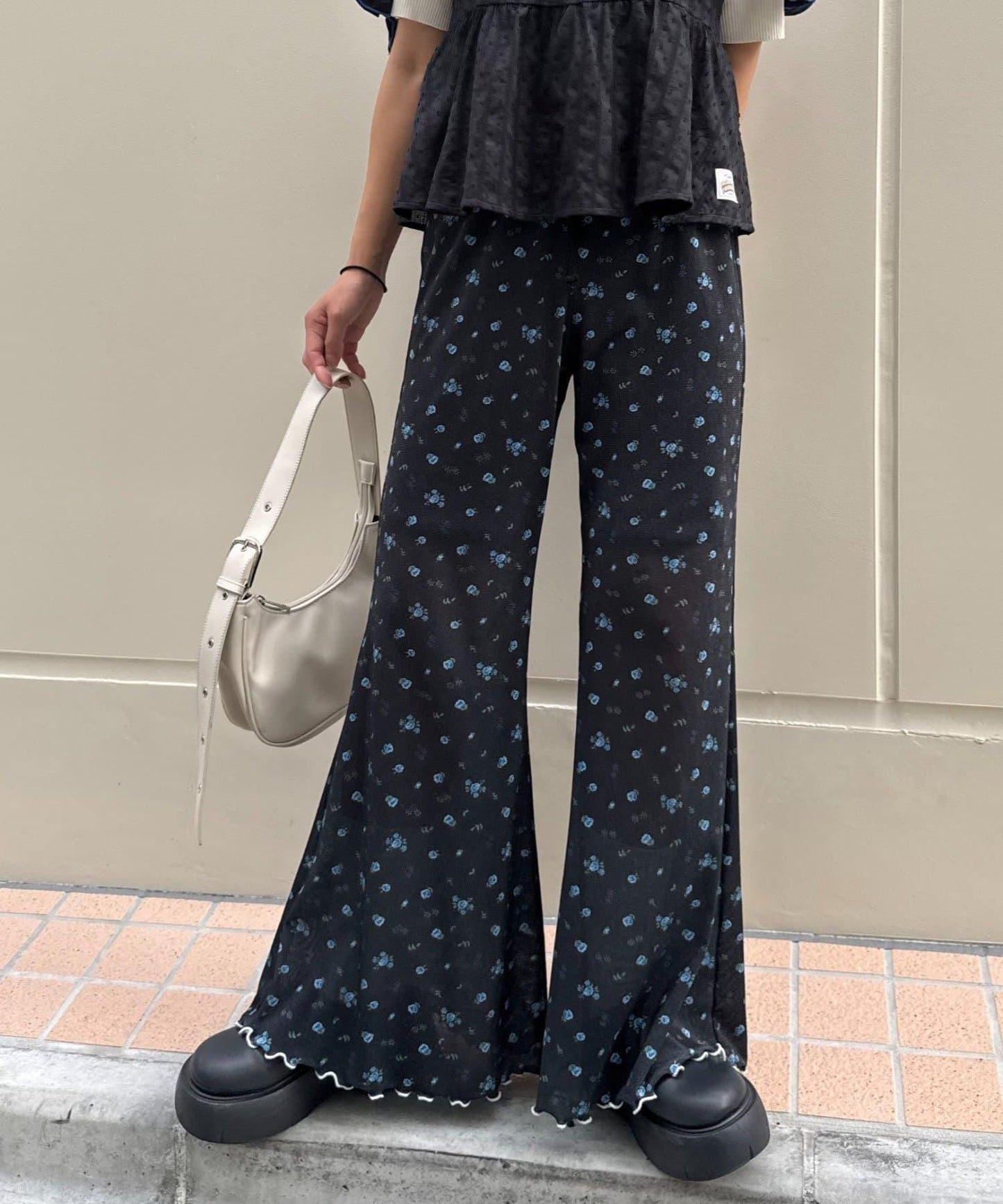 H.S款式絨布印花喇叭褲