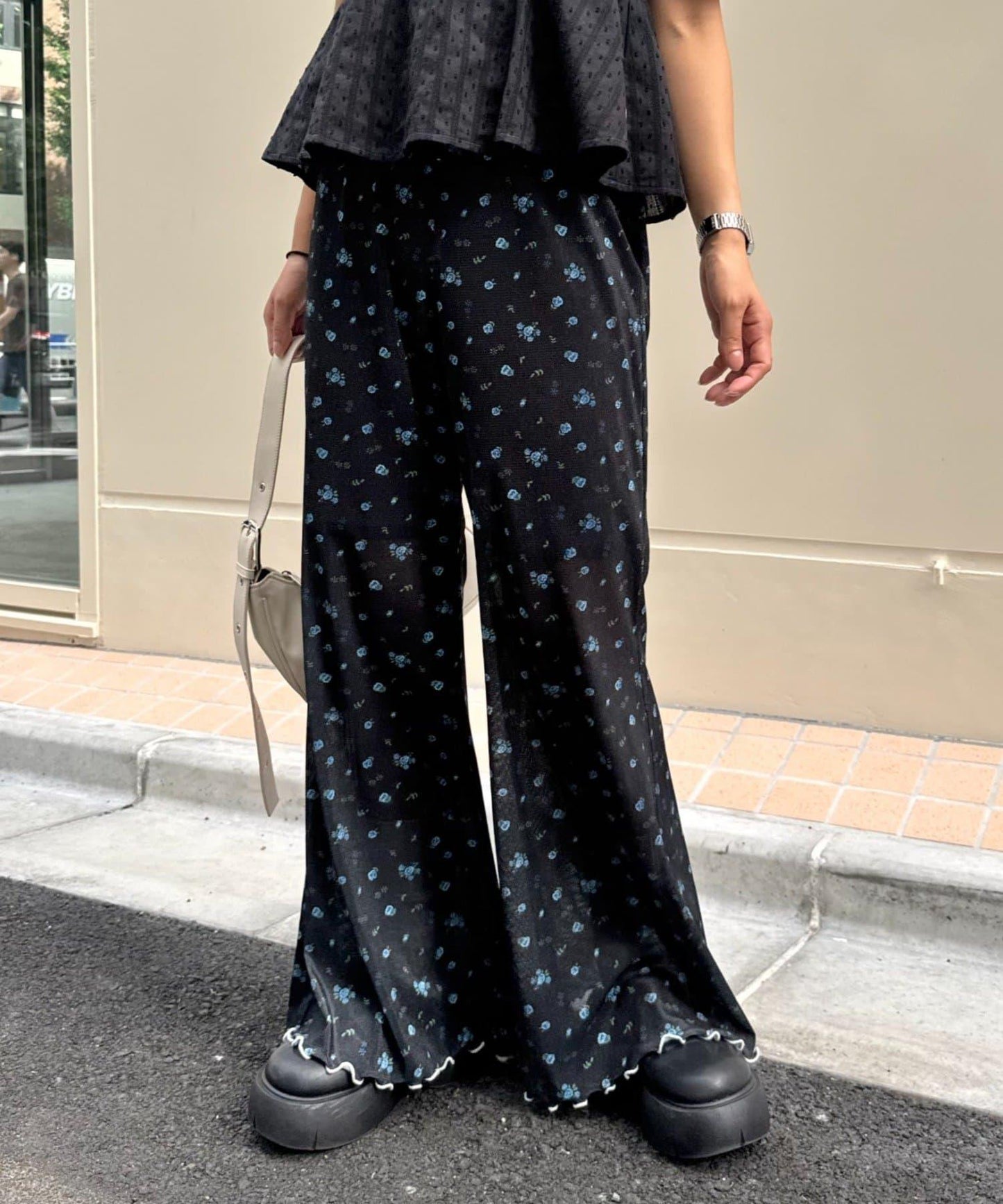 H.S款式絨布印花喇叭褲