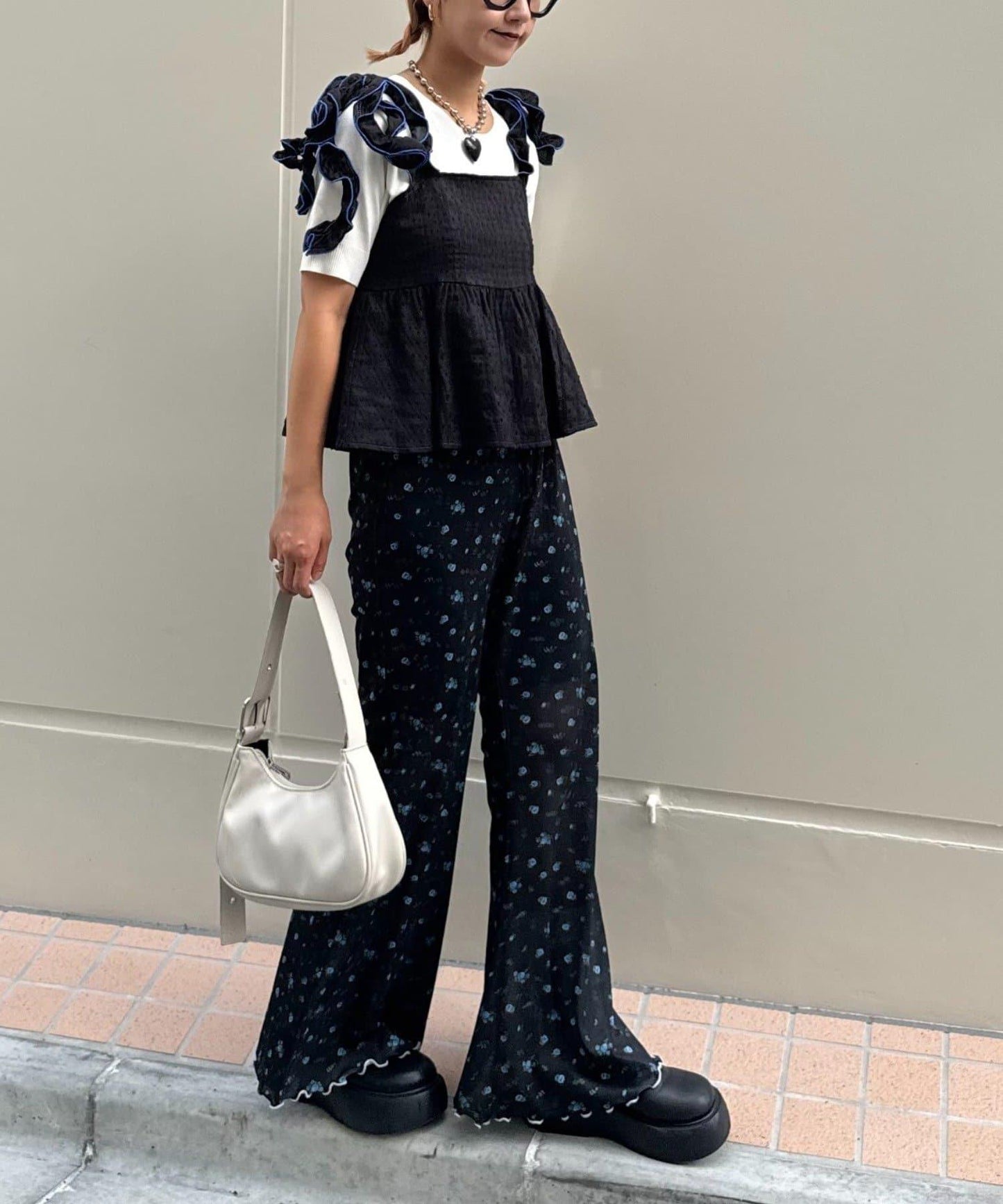 H.S款式絨布印花喇叭褲