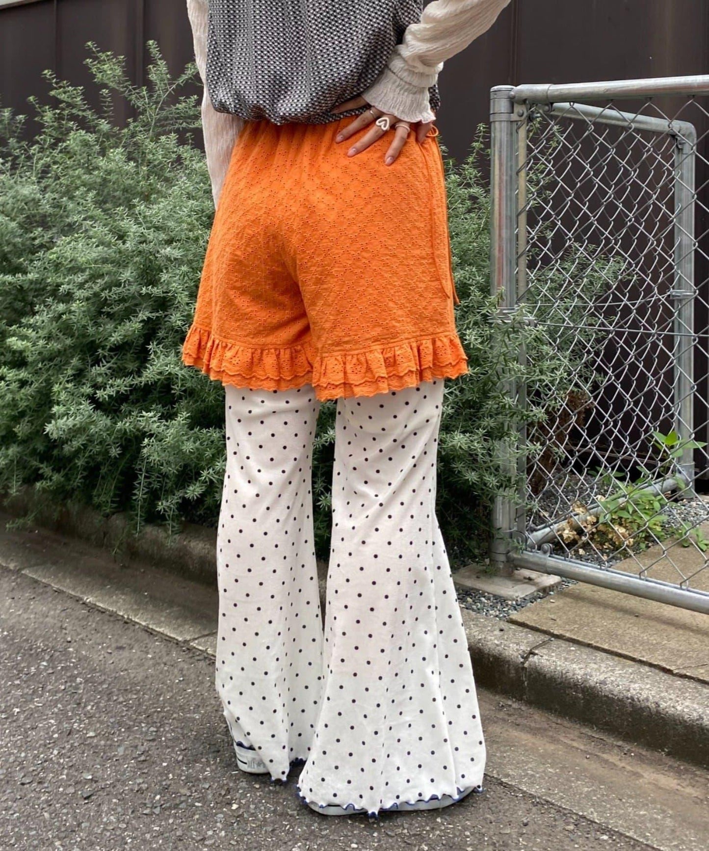 H.S款式絨布印花喇叭褲