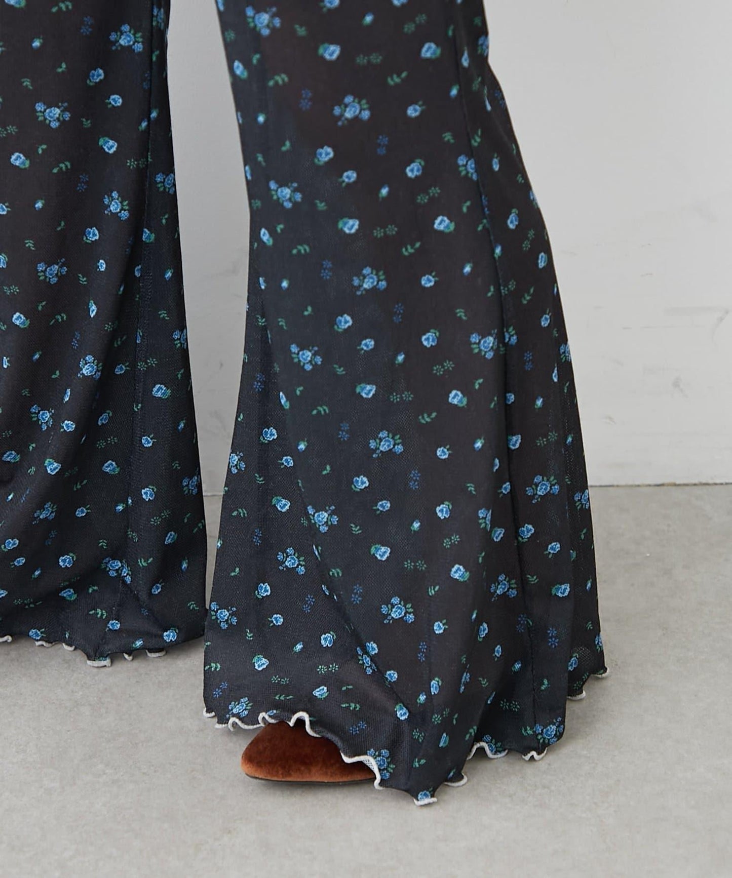 H.S款式絨布印花喇叭褲