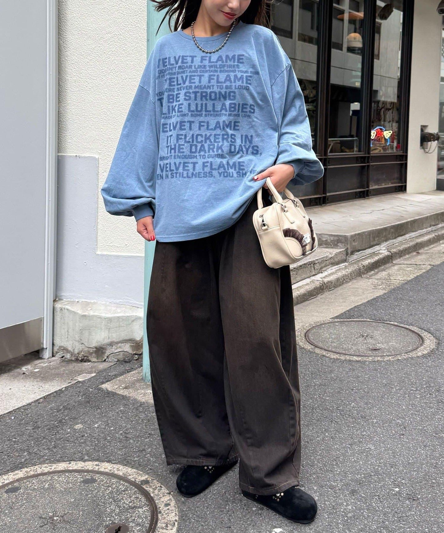 超寬鬆彎曲牛仔褲