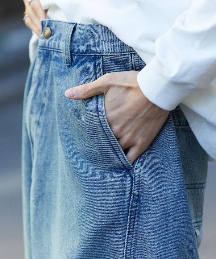 寬鬆版型扭曲彎曲牛仔褲