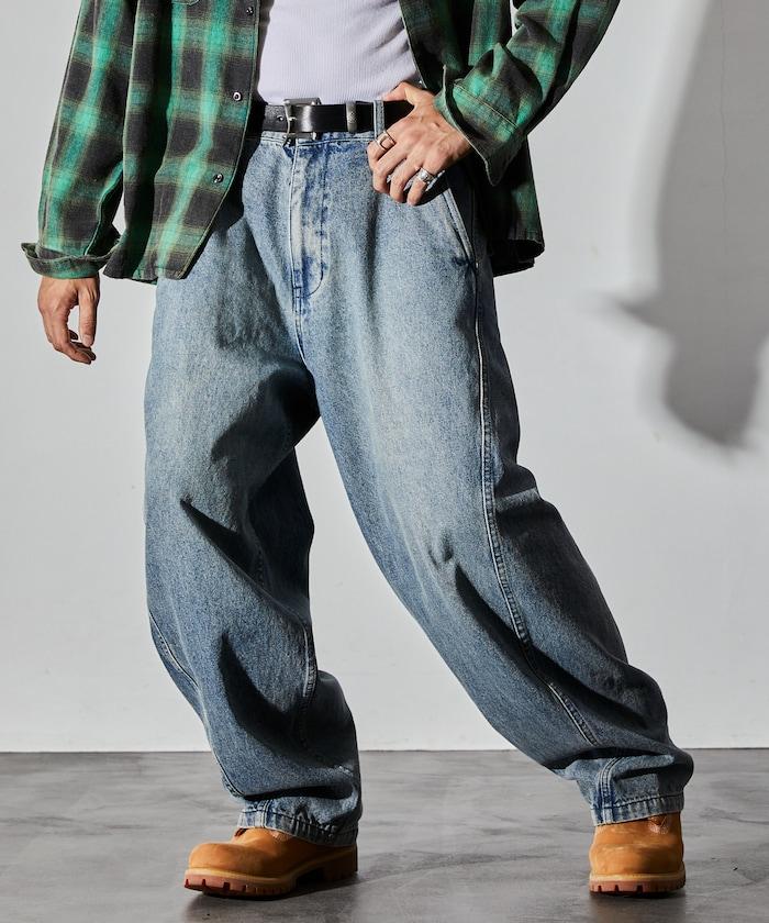 寬鬆版型扭曲彎曲牛仔褲