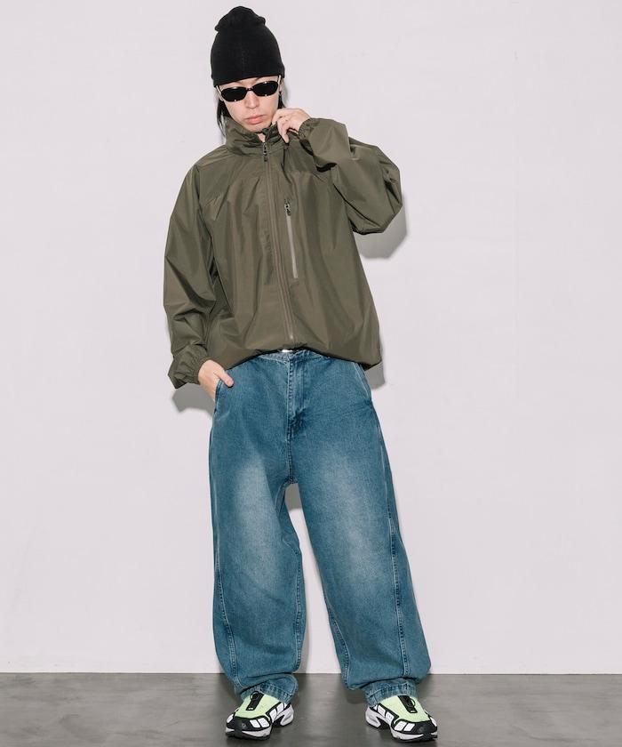 寬鬆版型扭曲彎曲牛仔褲