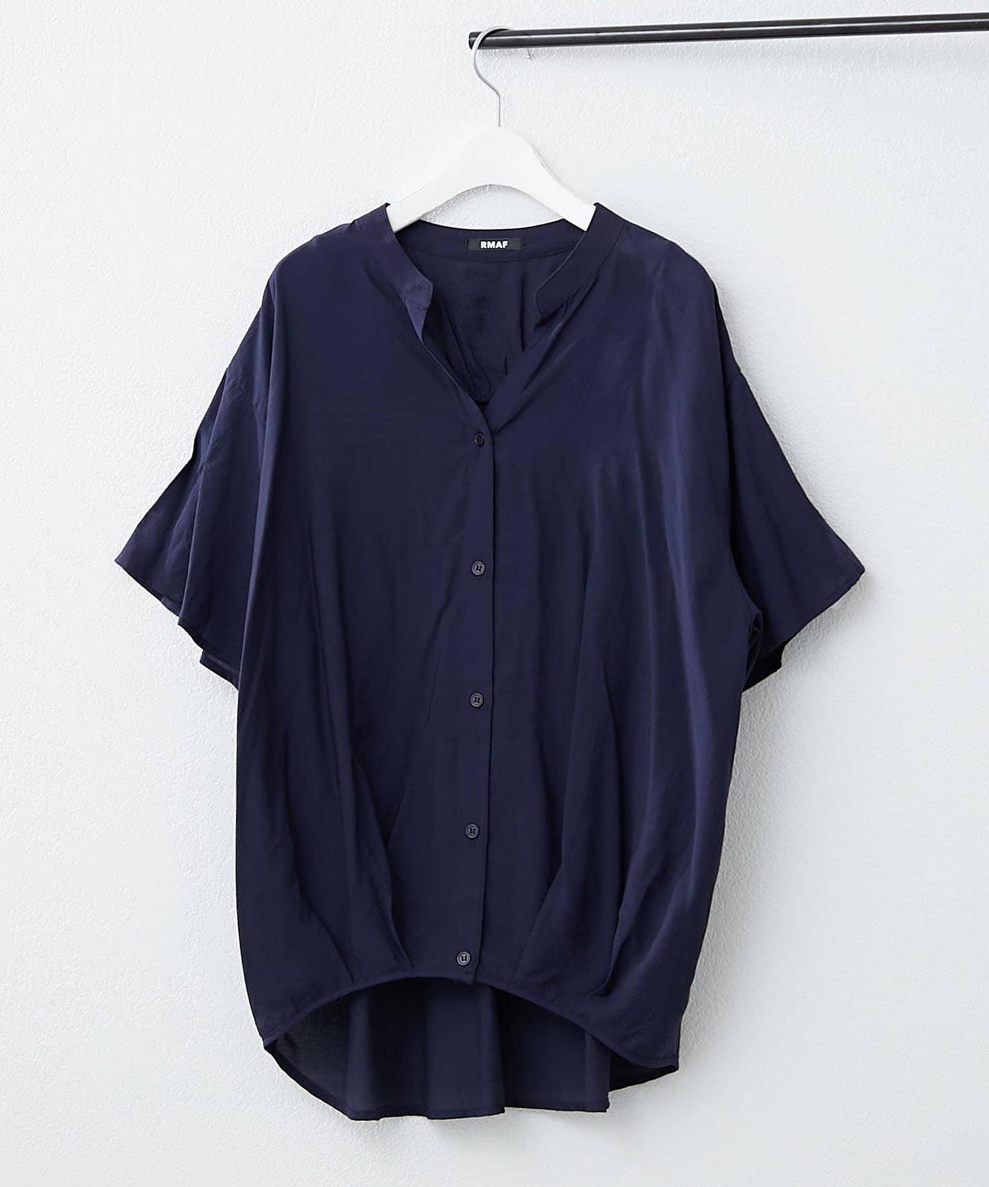 通勤穿搭首選!後背褶皺竹筍褶飾襯衫