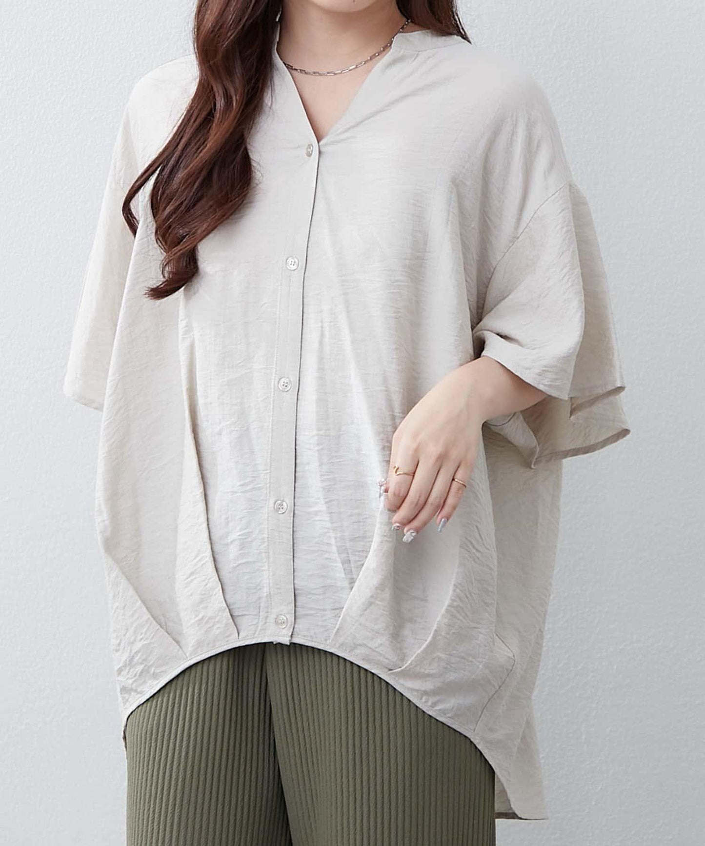 通勤穿搭首選!後背褶皺竹筍褶飾襯衫