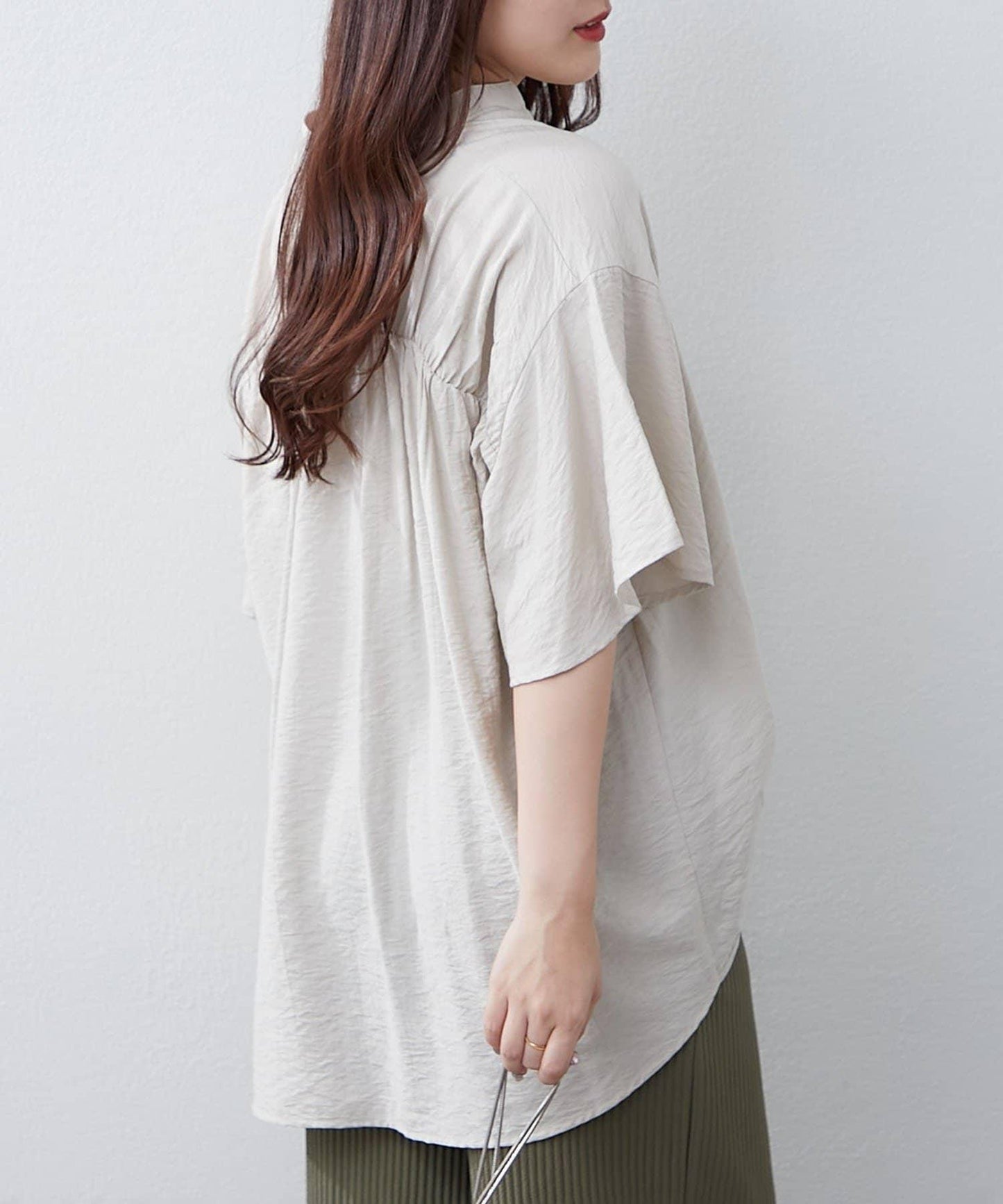 通勤穿搭首選!後背褶皺竹筍褶飾襯衫