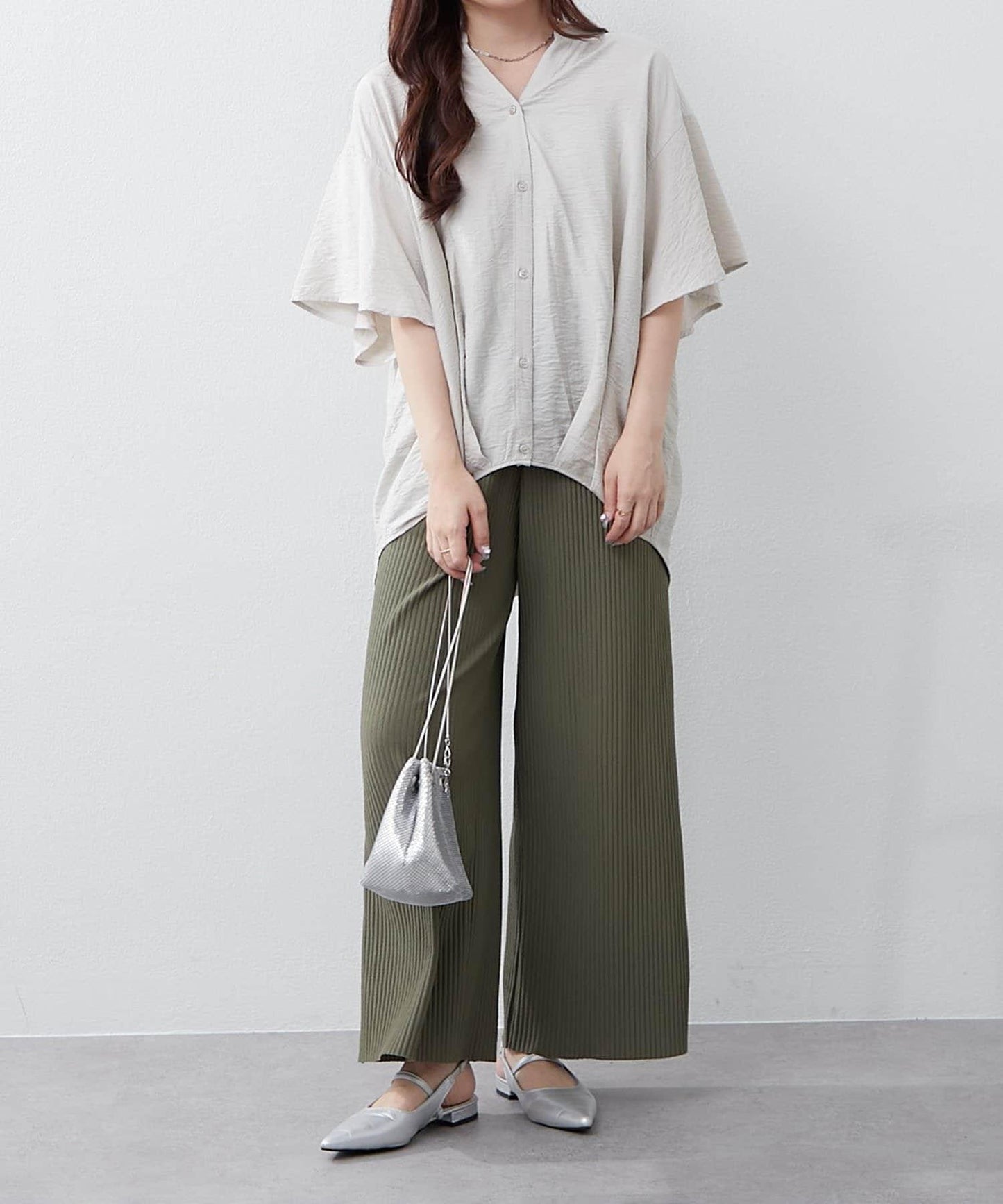 通勤穿搭首選!後背褶皺竹筍褶飾襯衫