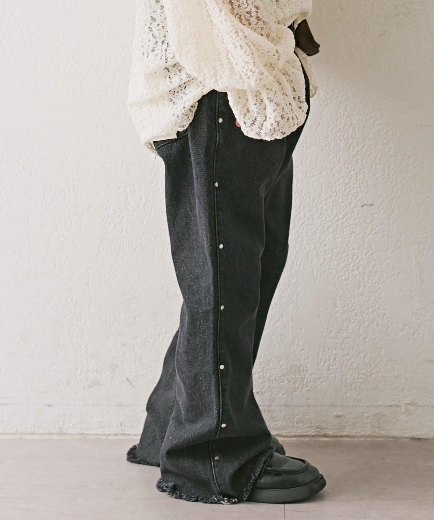 【KIDS】鉚釘喇叭牛仔褲