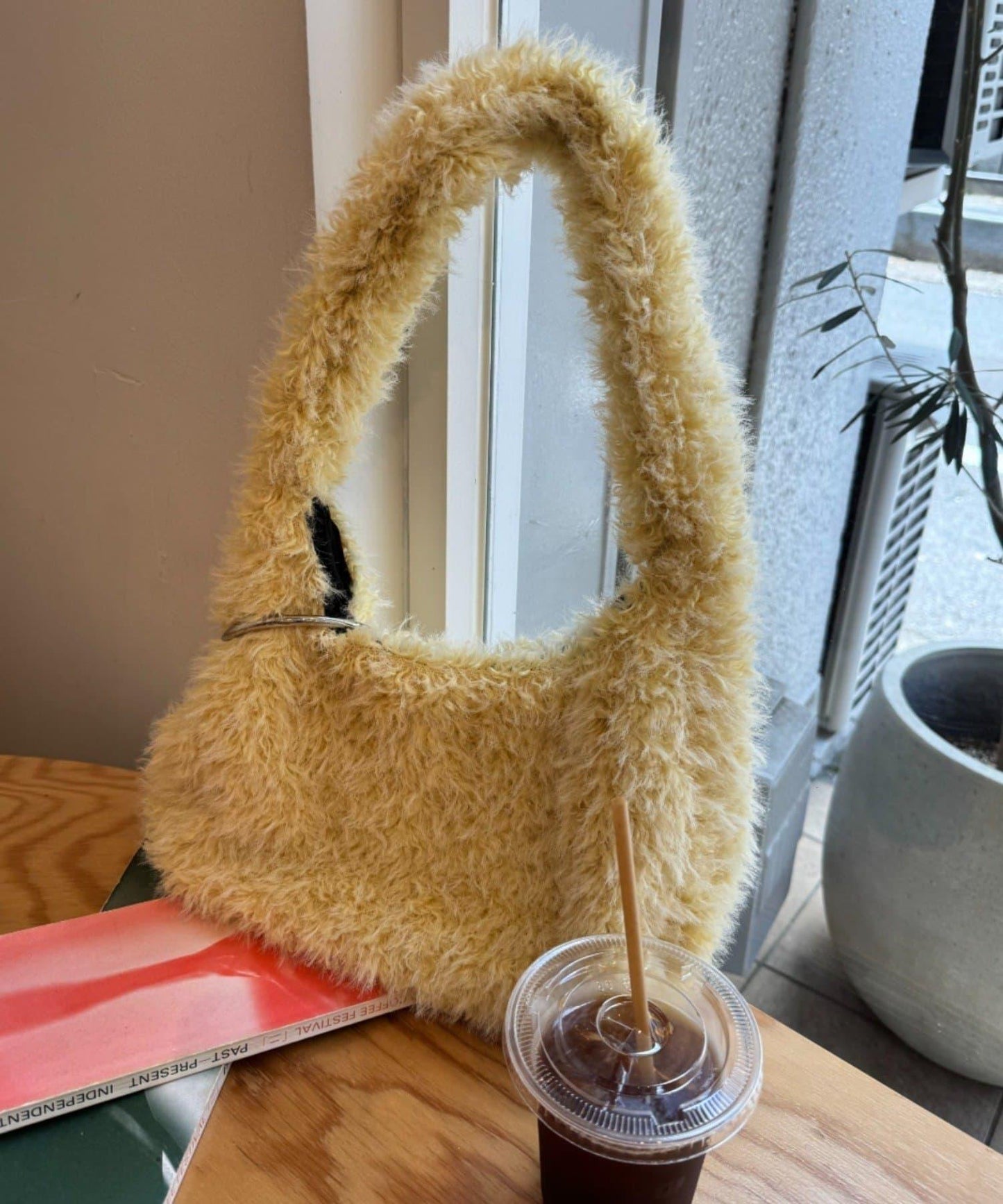 大號帶登山扣單手柄羊羔絨包