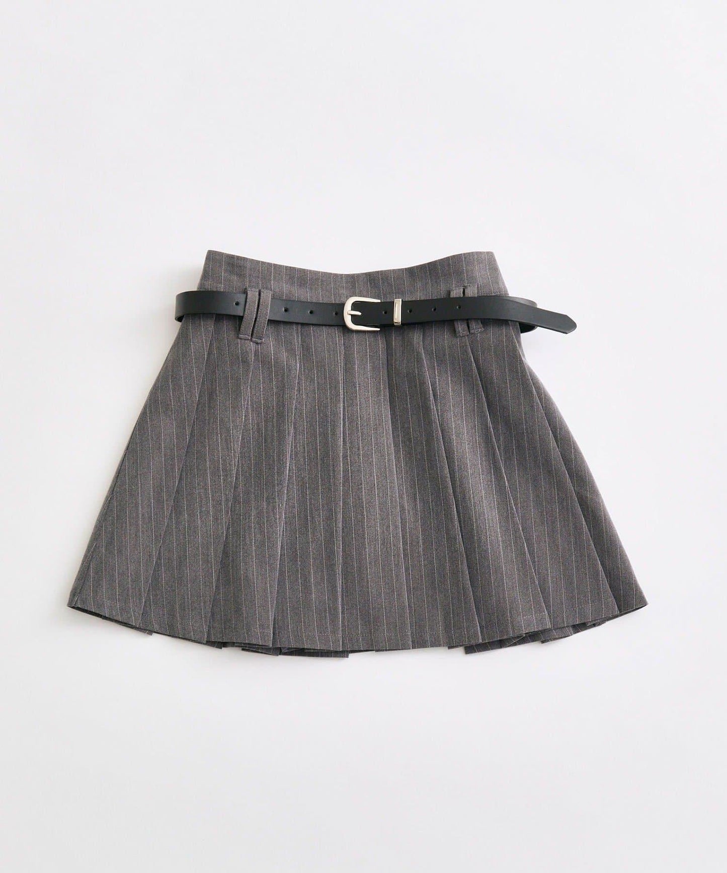 配合成皮腰帶百褶裙