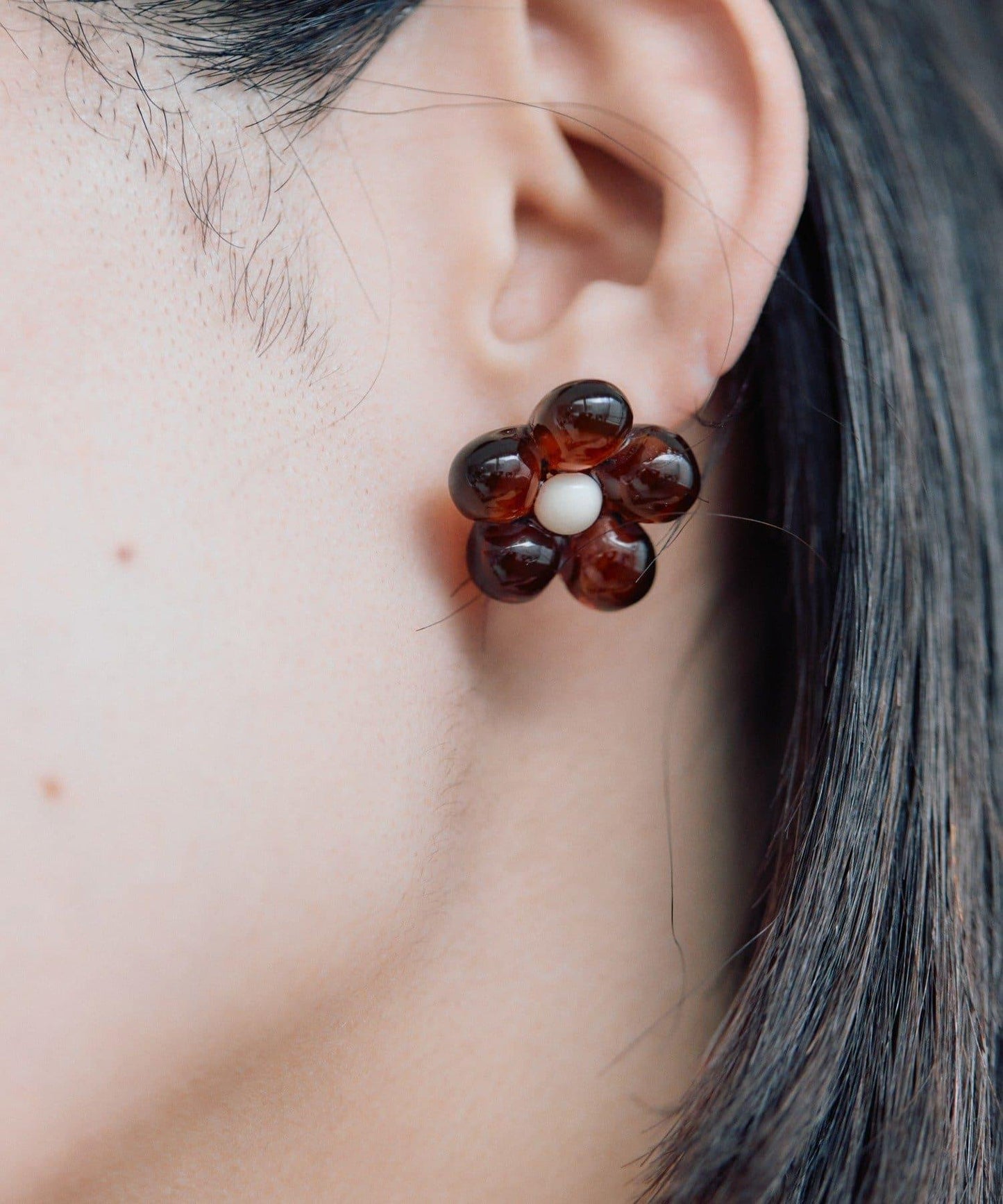 ear PAPILLONNER 彩色樹脂花朵耳釘