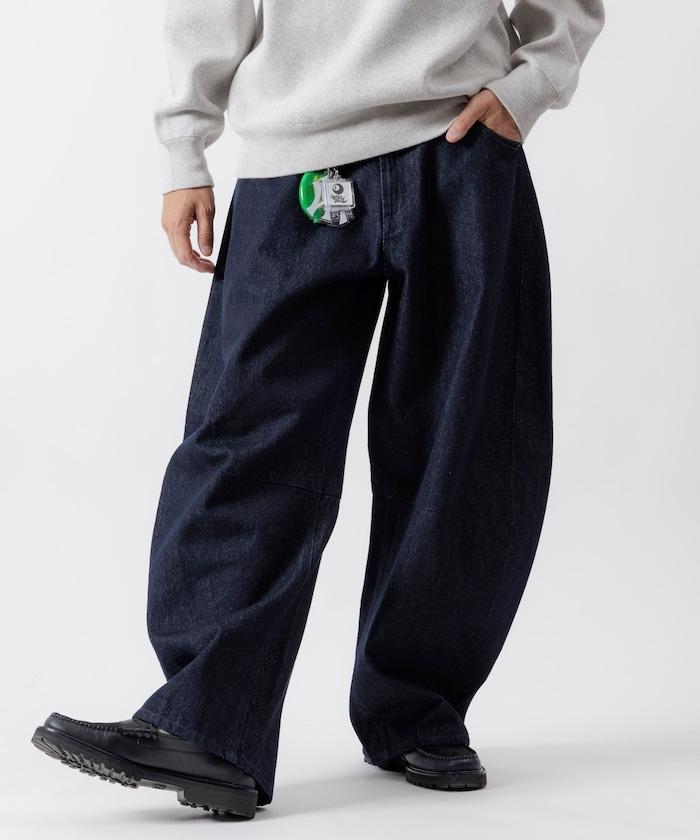 寬鬆版型弧形牛仔褲 單次水洗