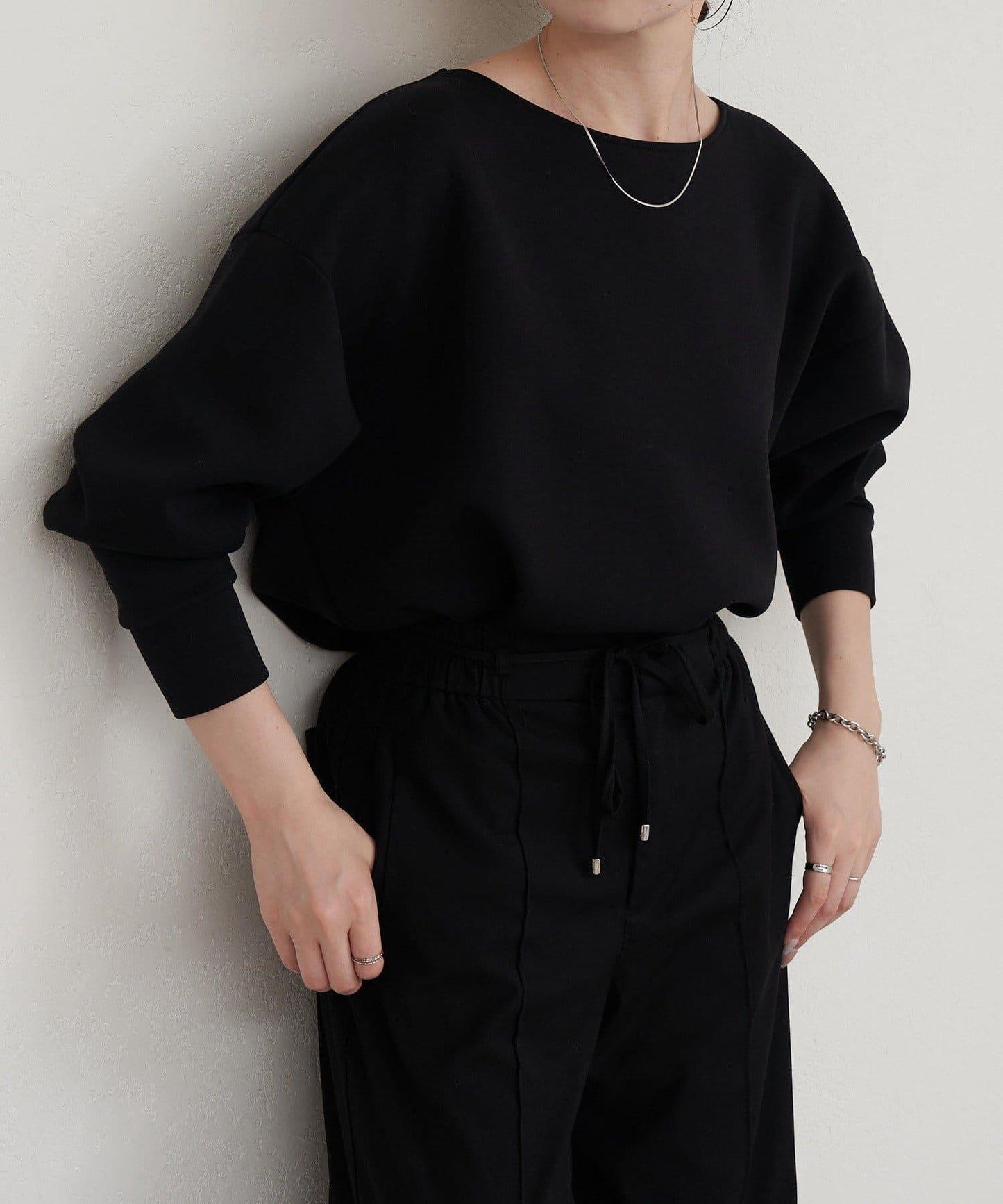 圓弧下襬套頭衫