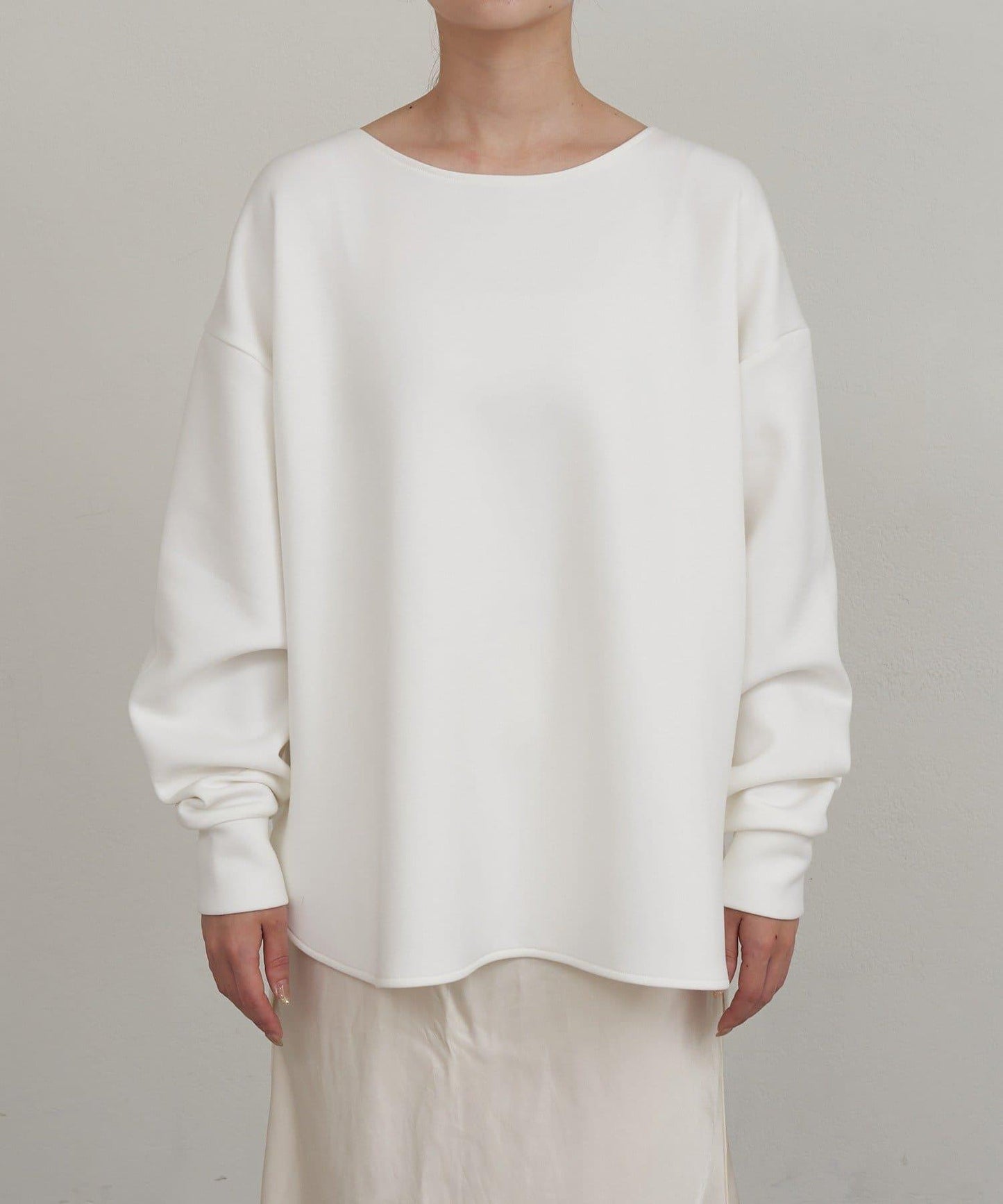 圓弧下襬套頭衫