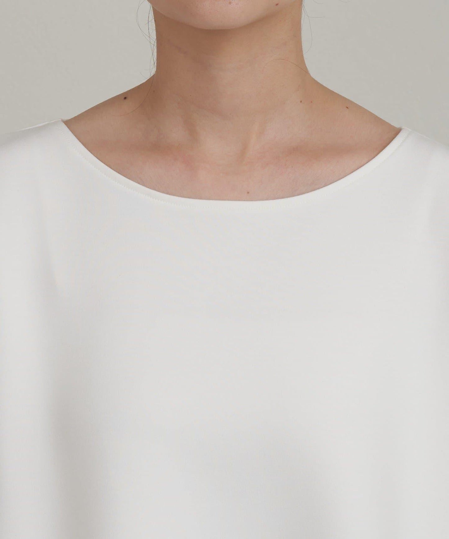 圓弧下襬套頭衫