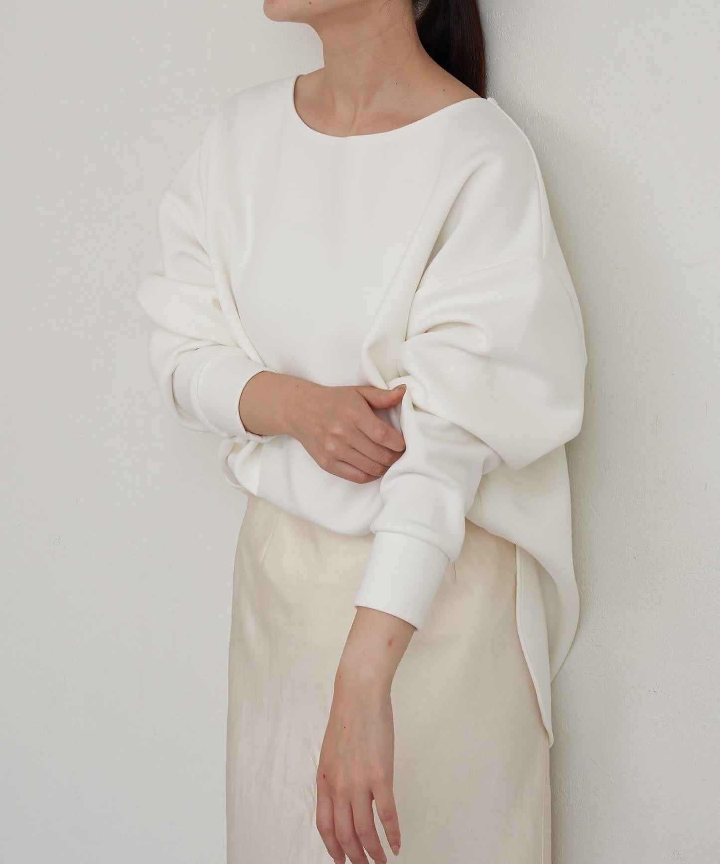 圓弧下襬套頭衫