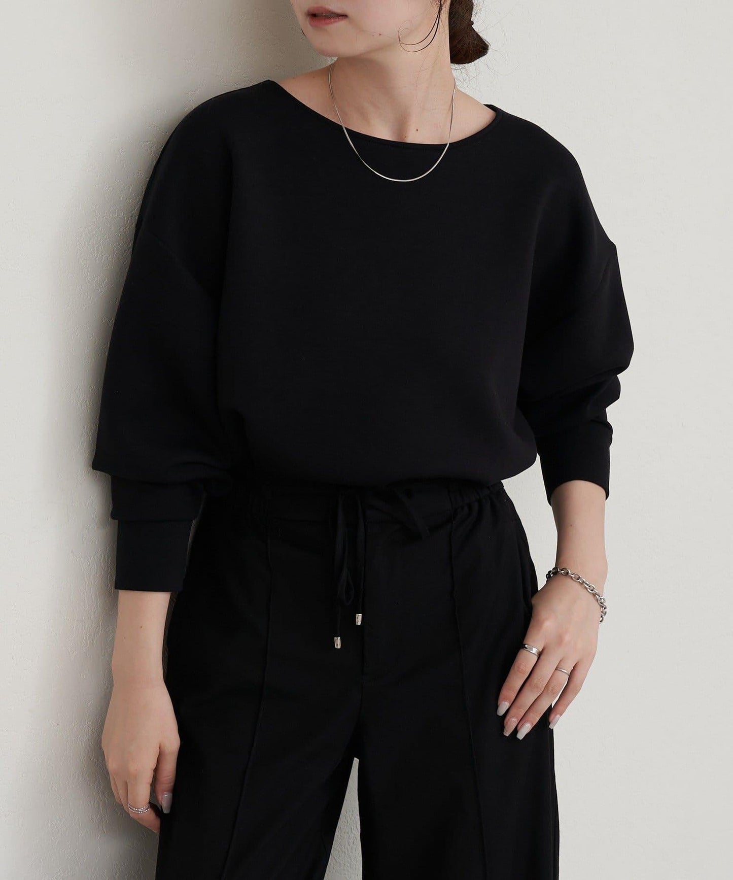 圓弧下襬套頭衫