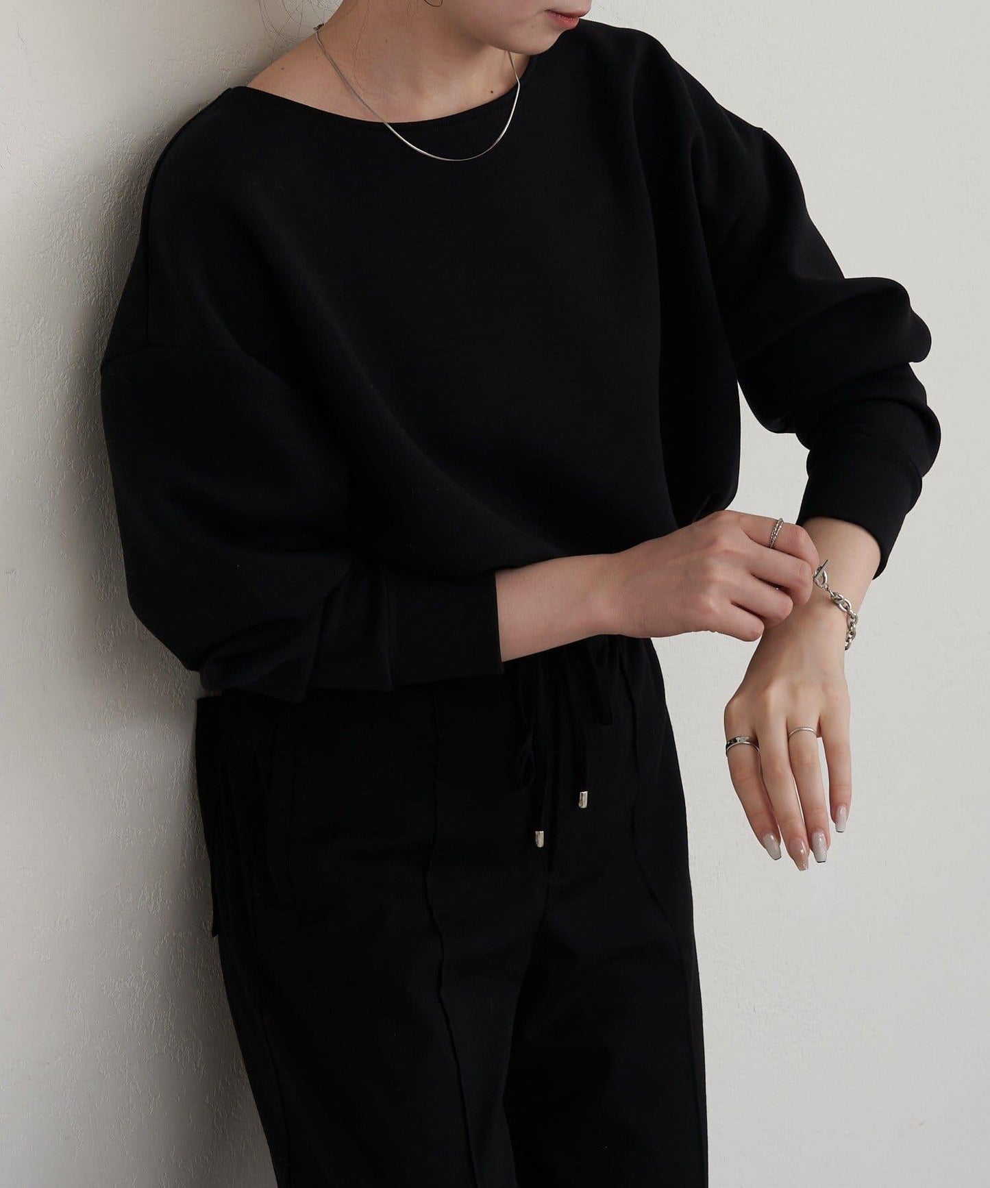 圓弧下襬套頭衫