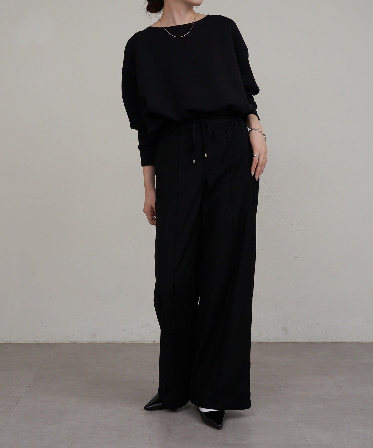 圓弧下襬套頭衫