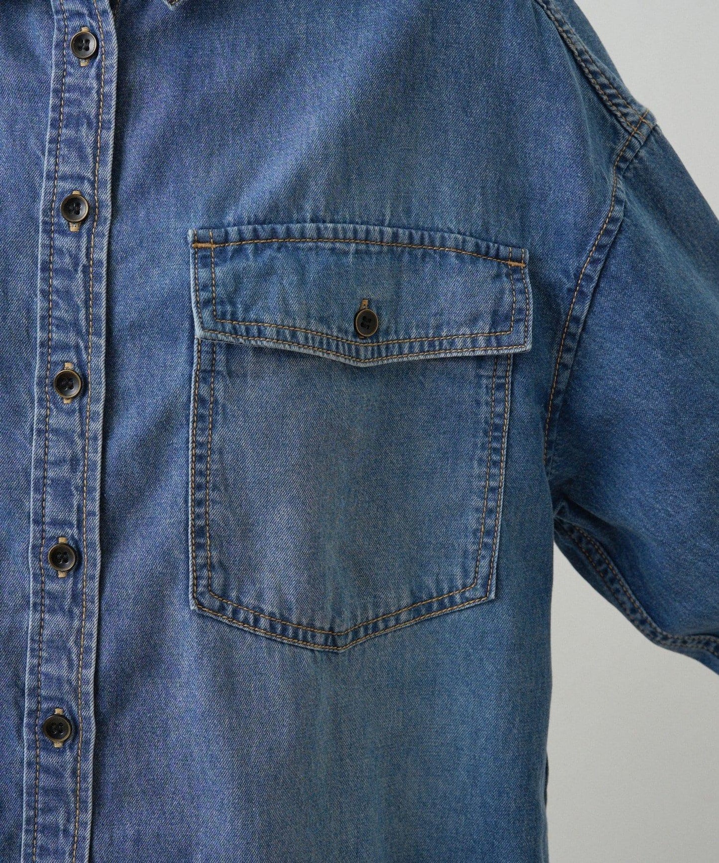 雙口袋牛仔襯衫