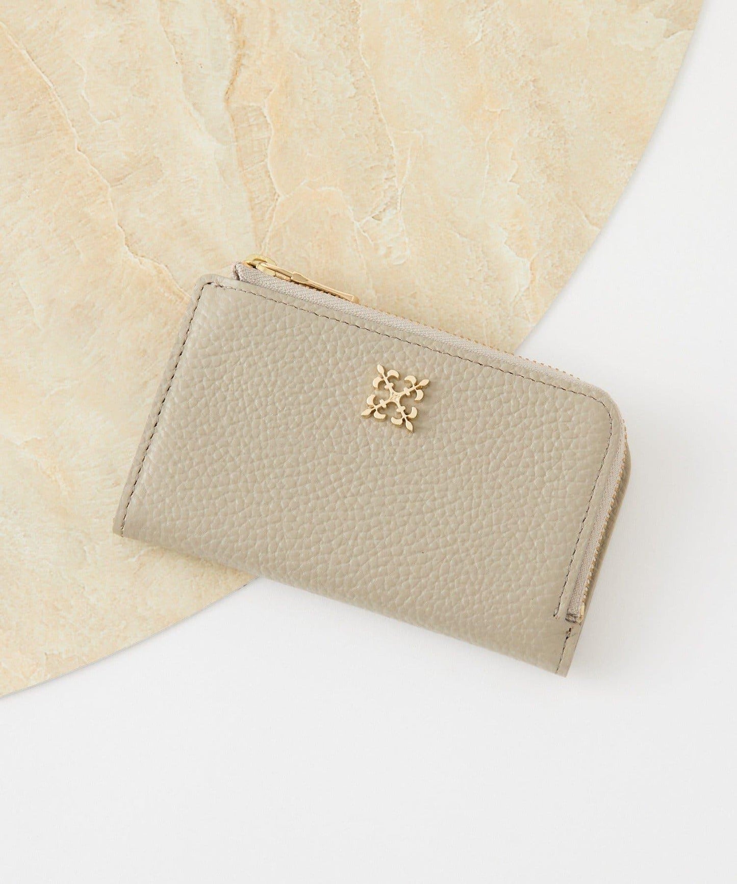 迷你字母圖案金屬牌卡包