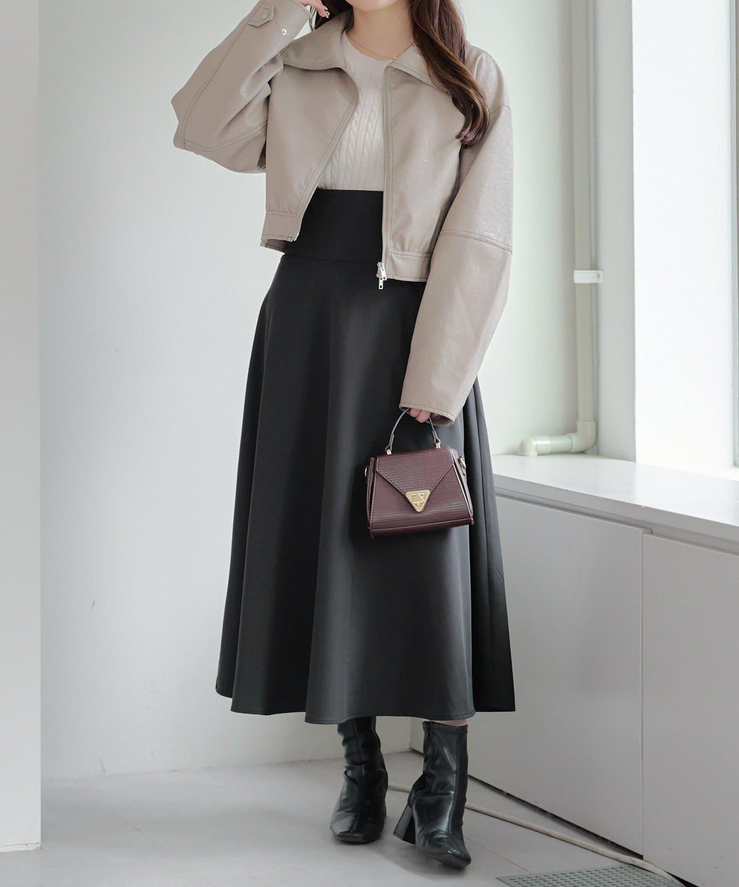 拼色仿皮縫線短夾克