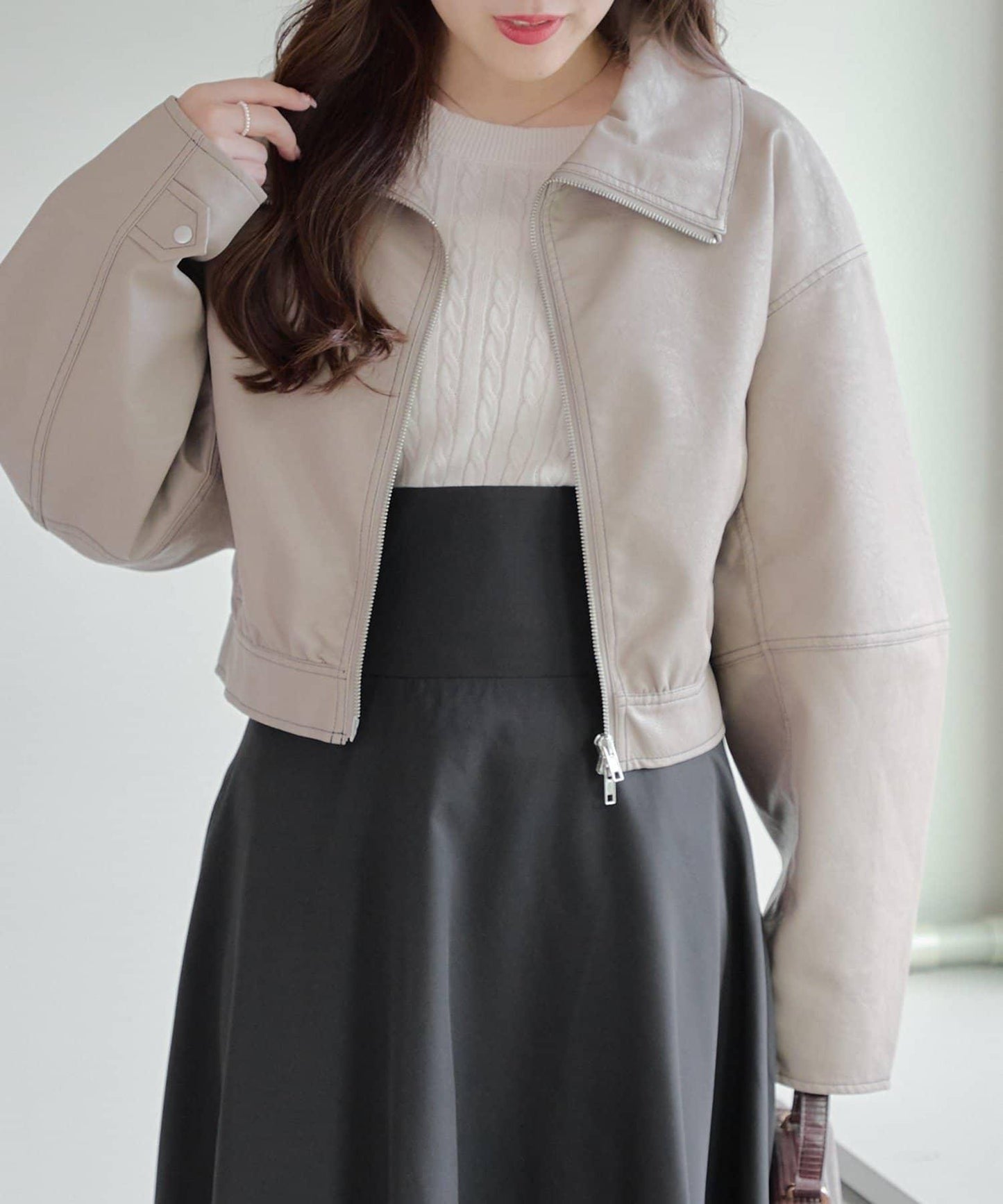 拼色仿皮縫線短夾克