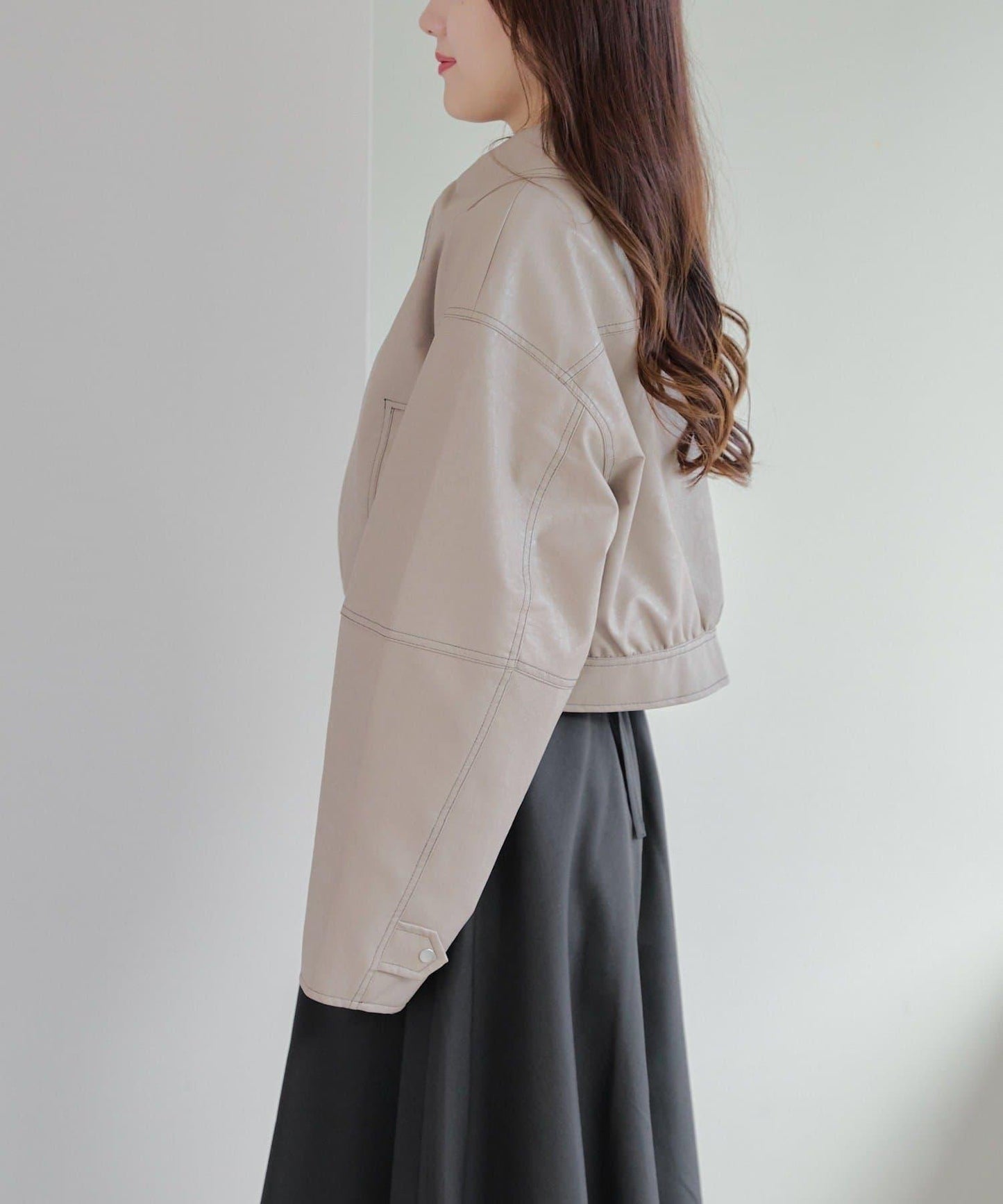 拼色仿皮縫線短夾克