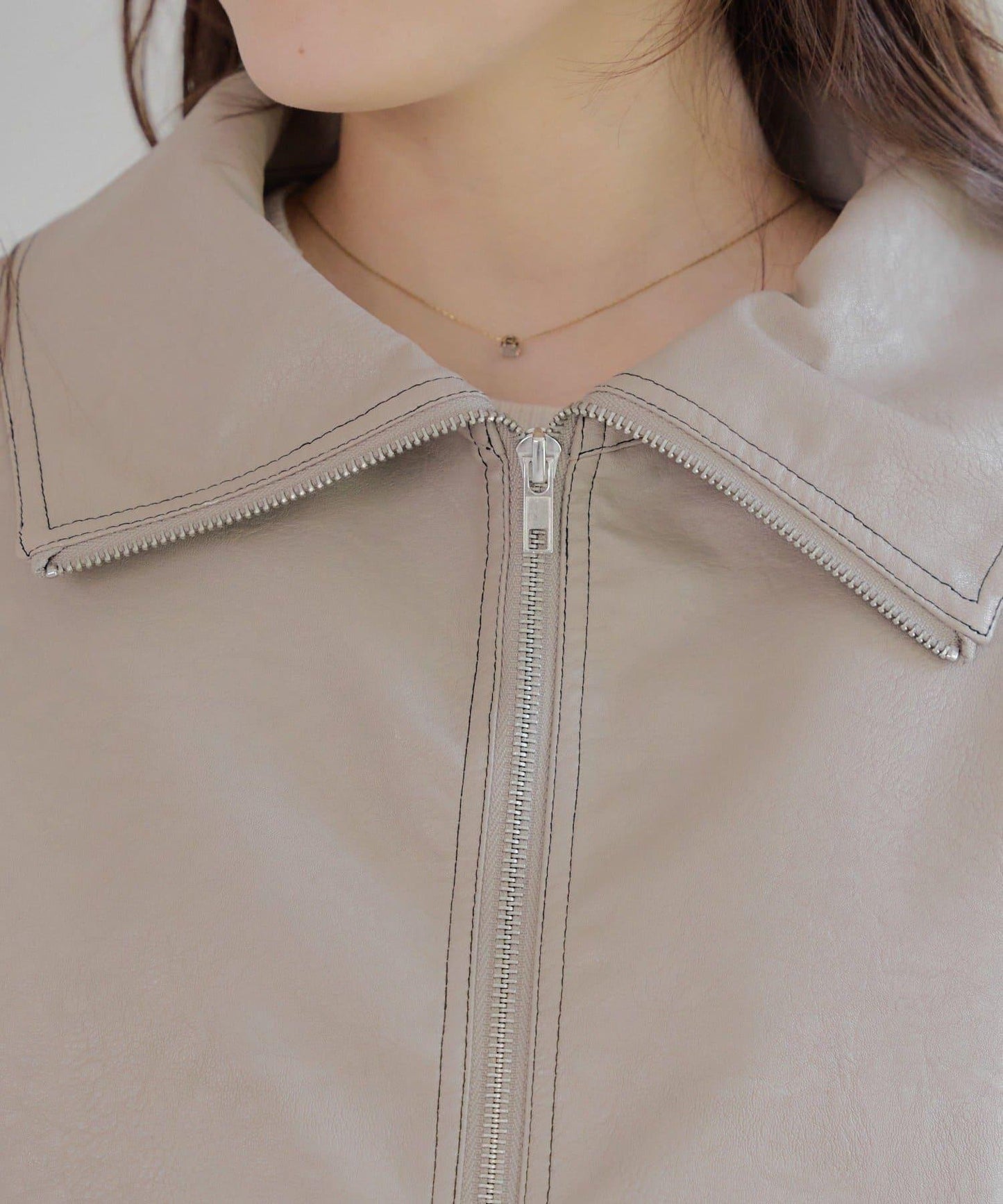 拼色仿皮縫線短夾克