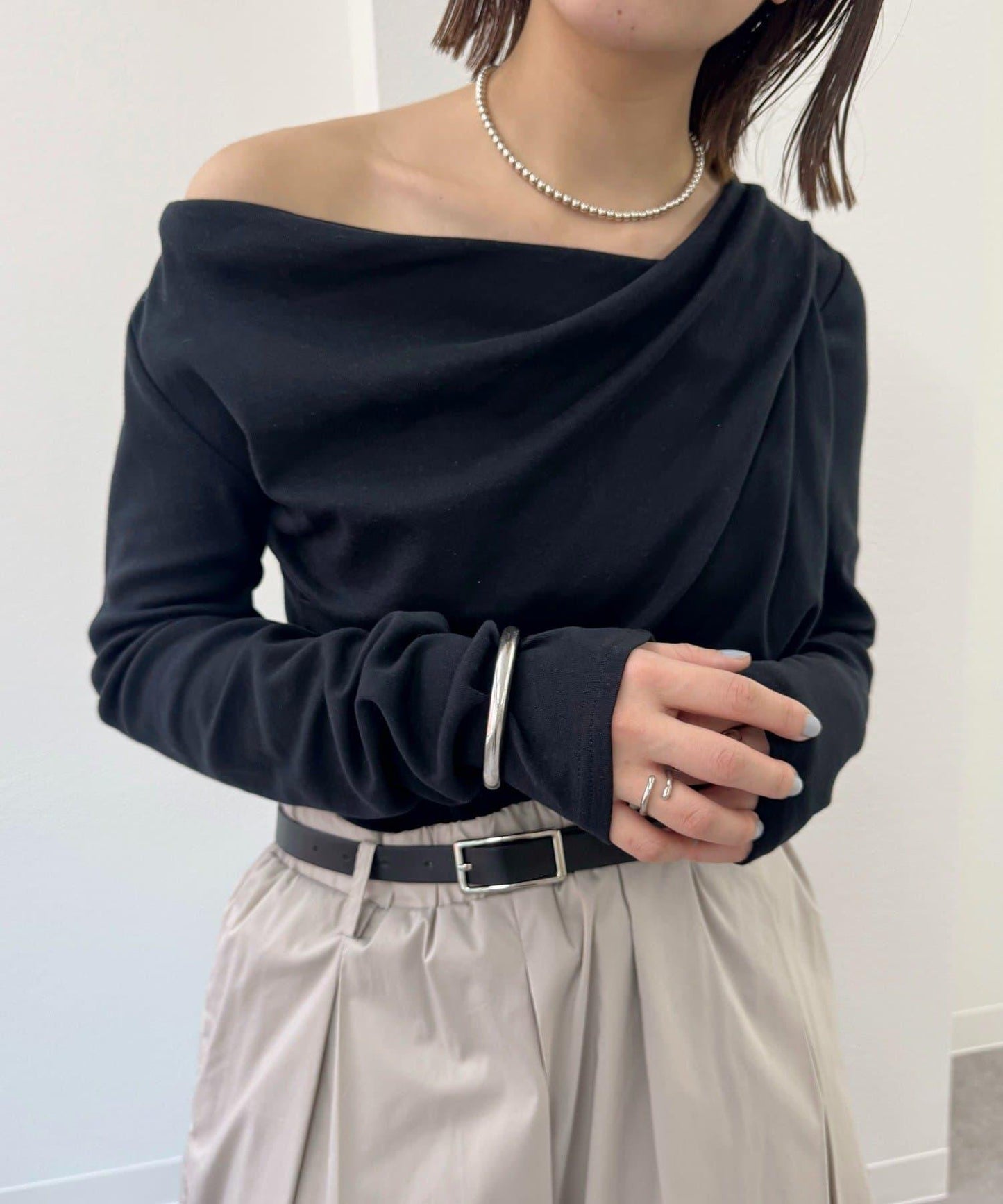 【人氣系列/新色白色・灰色2】一字肩長袖T恤※僅限電商渠道專屬顏色