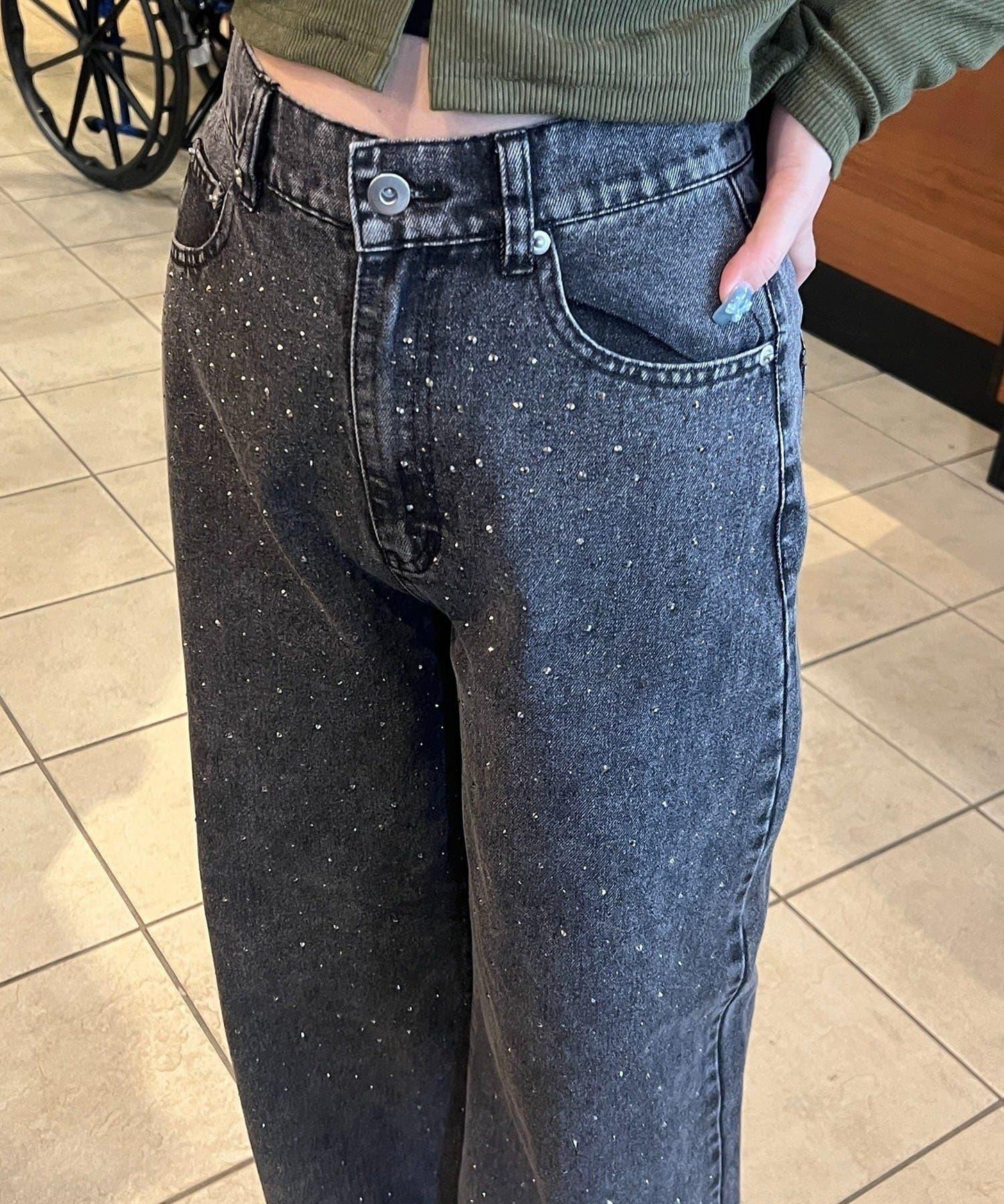 美麗剪裁鑲鑽牛仔褲