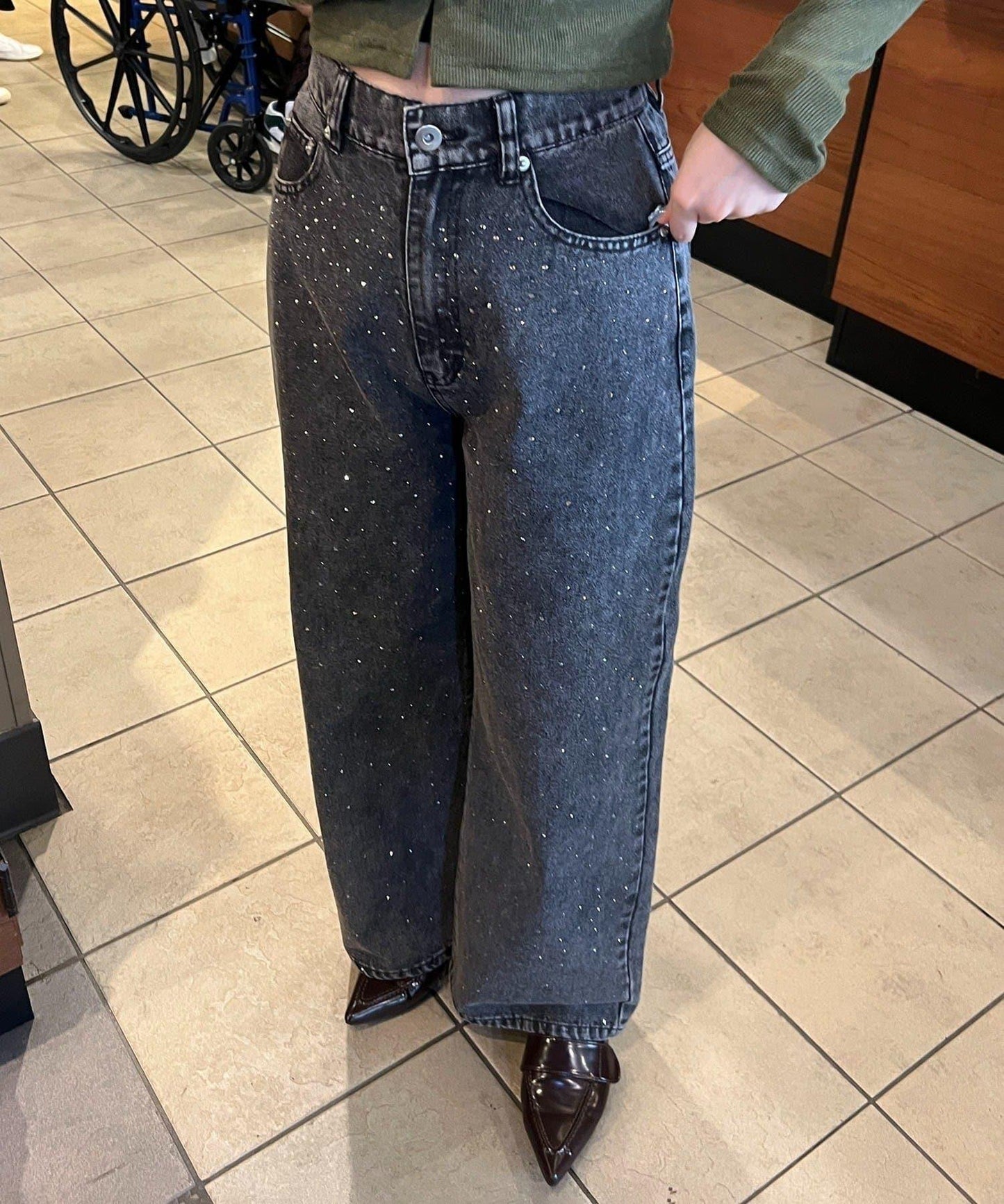 美麗剪裁鑲鑽牛仔褲